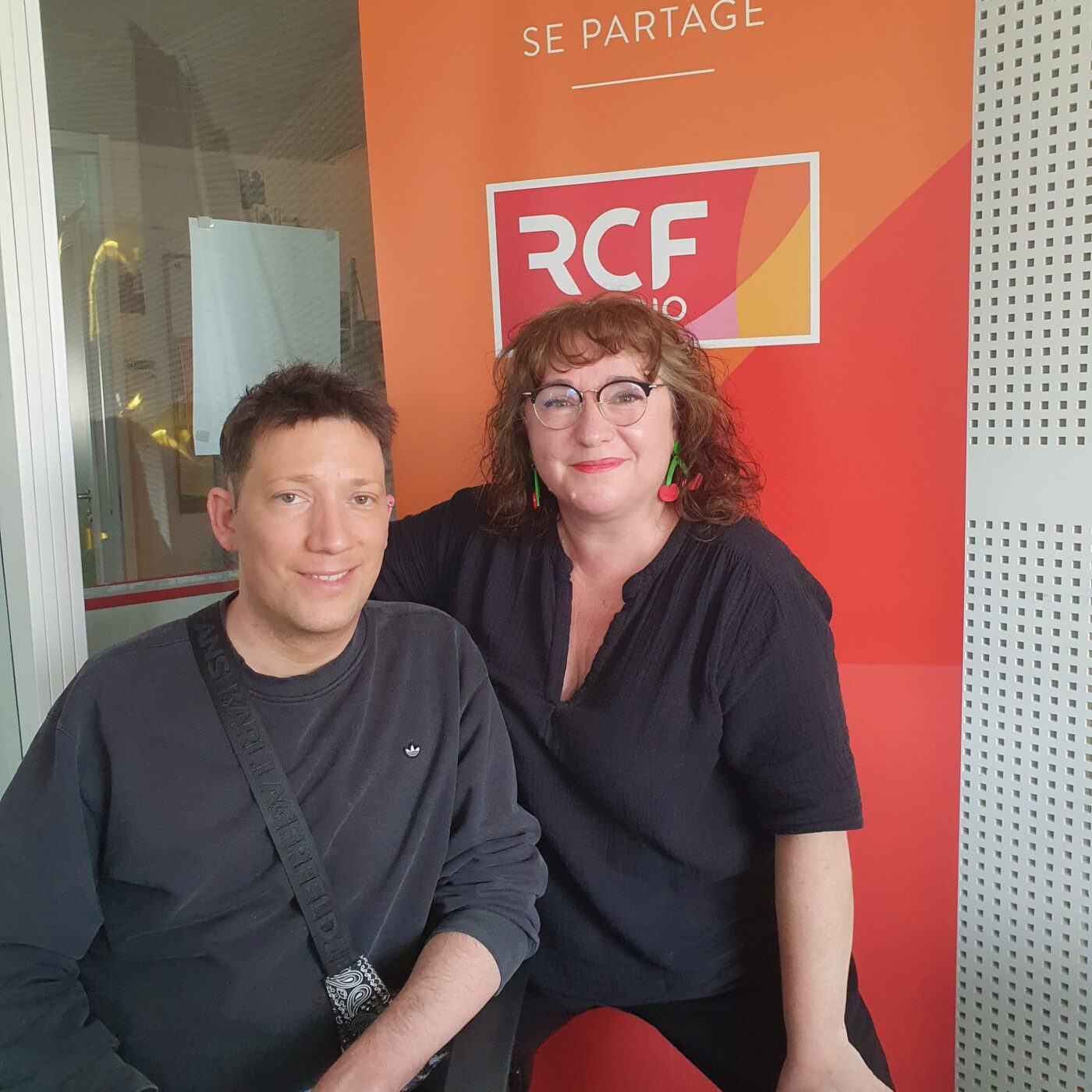 Pierrick De Luca et Zoé Kovacs pour la pièce "La salope du village" episode artwork