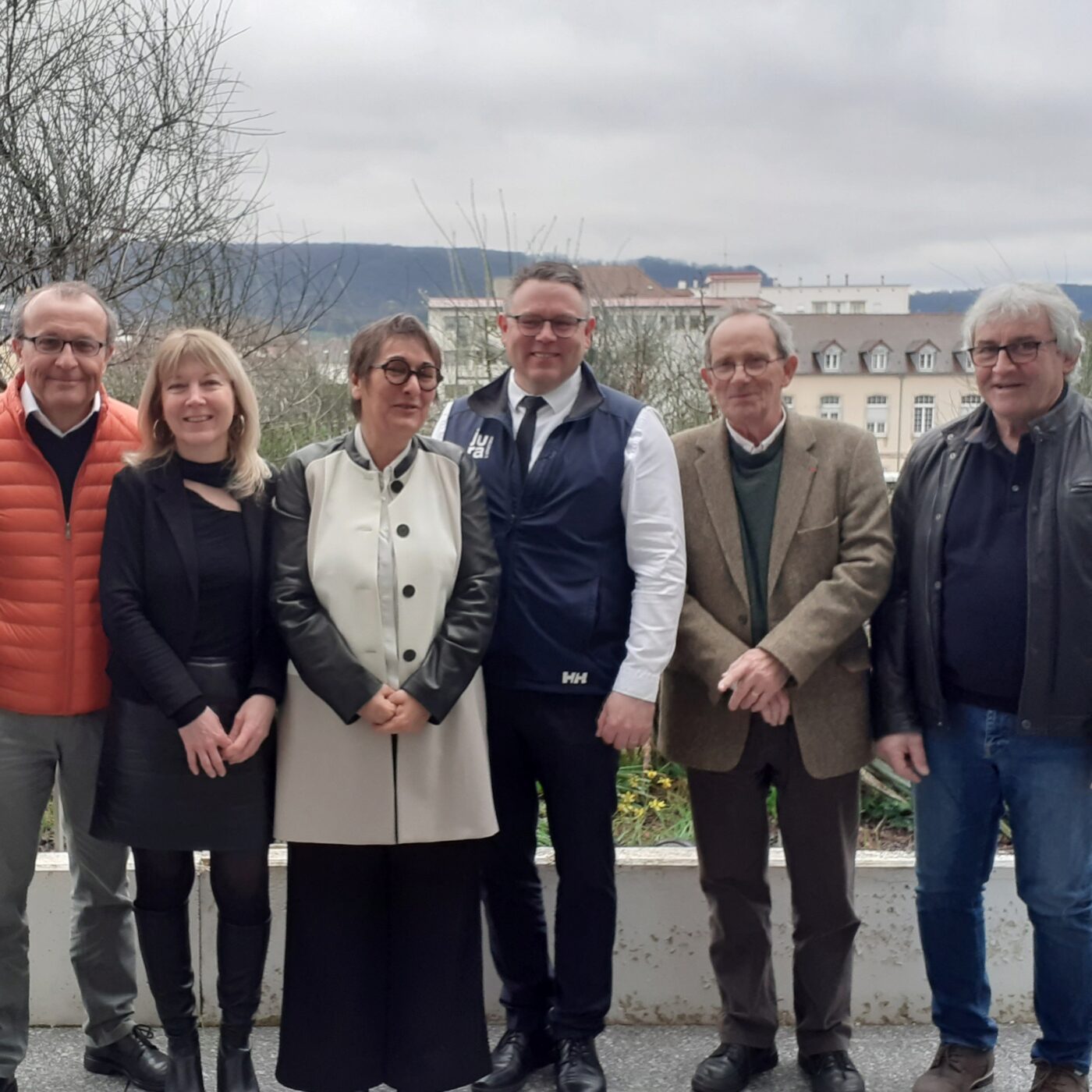 Un cabinet médical dit "éphémère" départemental à Val Suran episode artwork