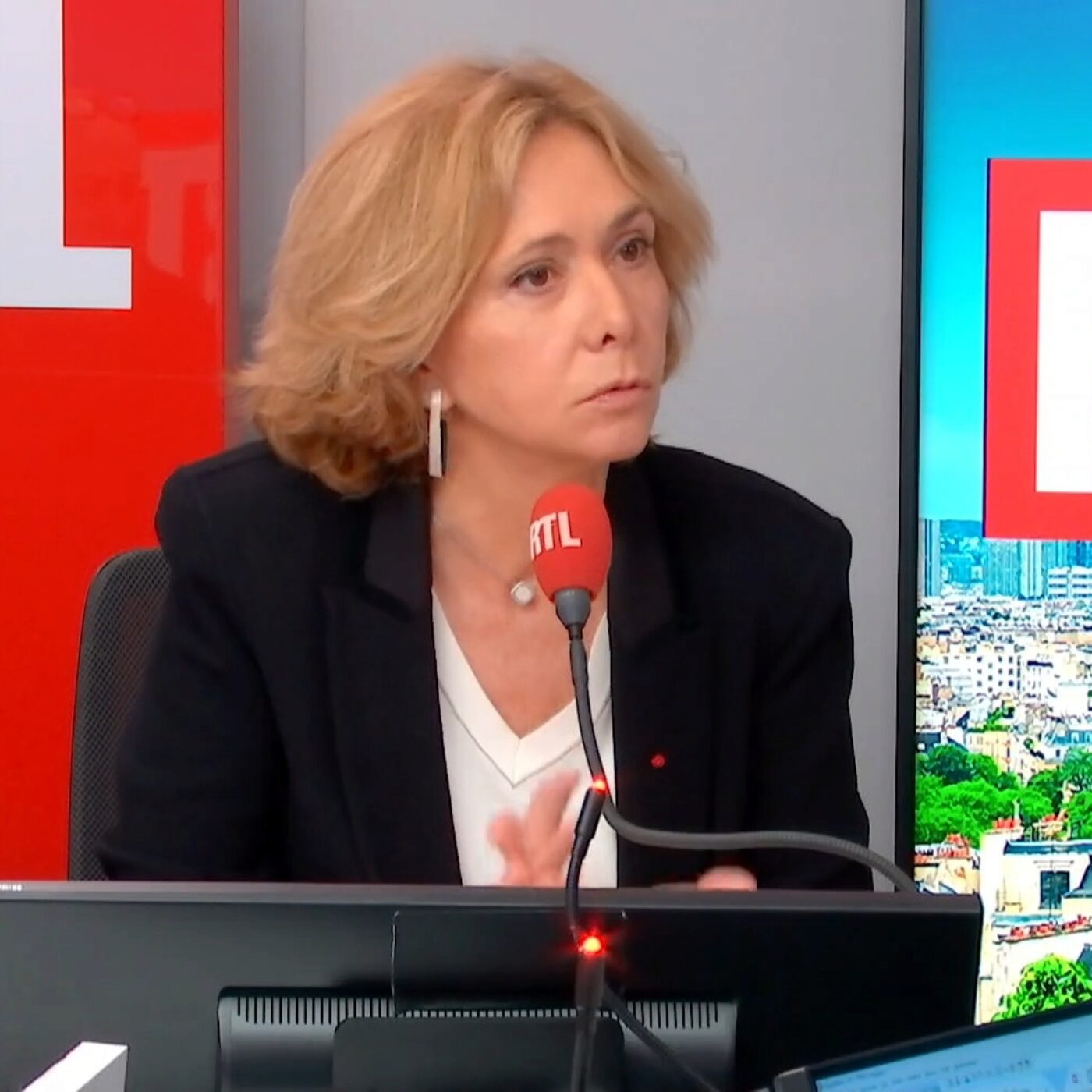 "S'il avait un peu d'honneur..." : sur RTL, Valérie Pécresse demande la démission du député LFI Raphaël Arnault, cofondateur de la Jeune Garde "S'il avait un peu d'honneur..." : sur RTL, Valérie Pécresse demande la démission du député LFI Raphaël Arnault, cofondateur de la Jeune Garde