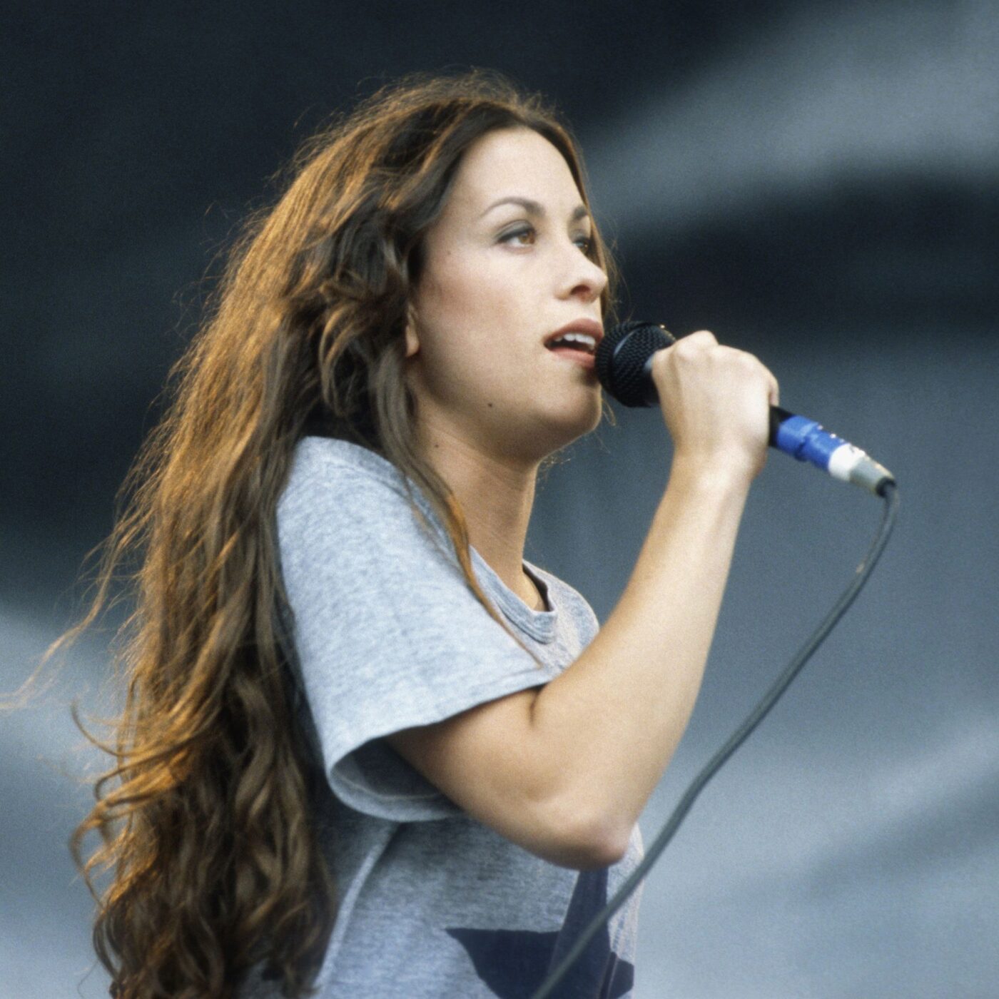 Après "You Oughta Know" : la trahison financière qui a failli ruiner Alanis Morissette episode artwork
