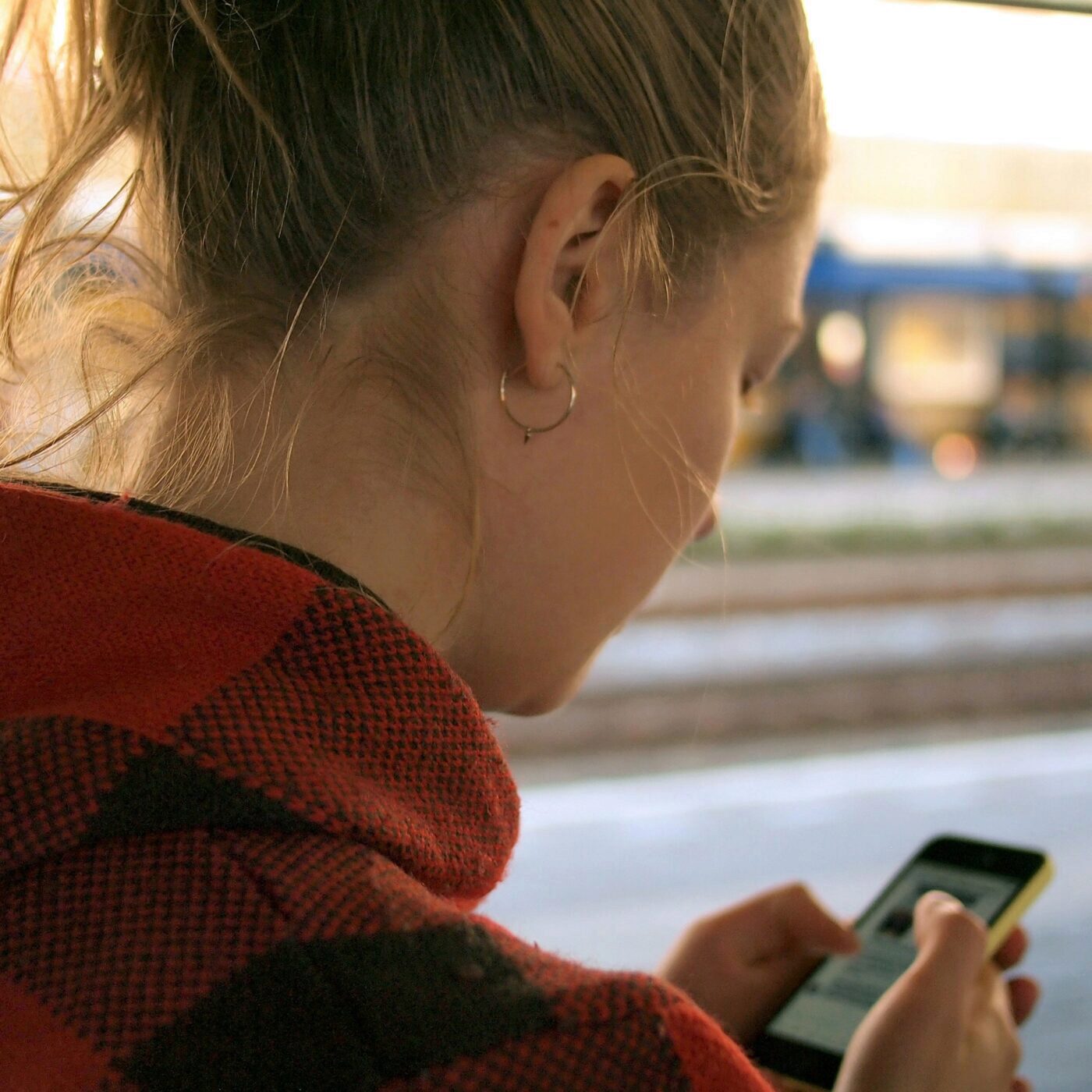 La question des parents : Smartphones, comment aider nos ados à "décrocher" ? episode artwork