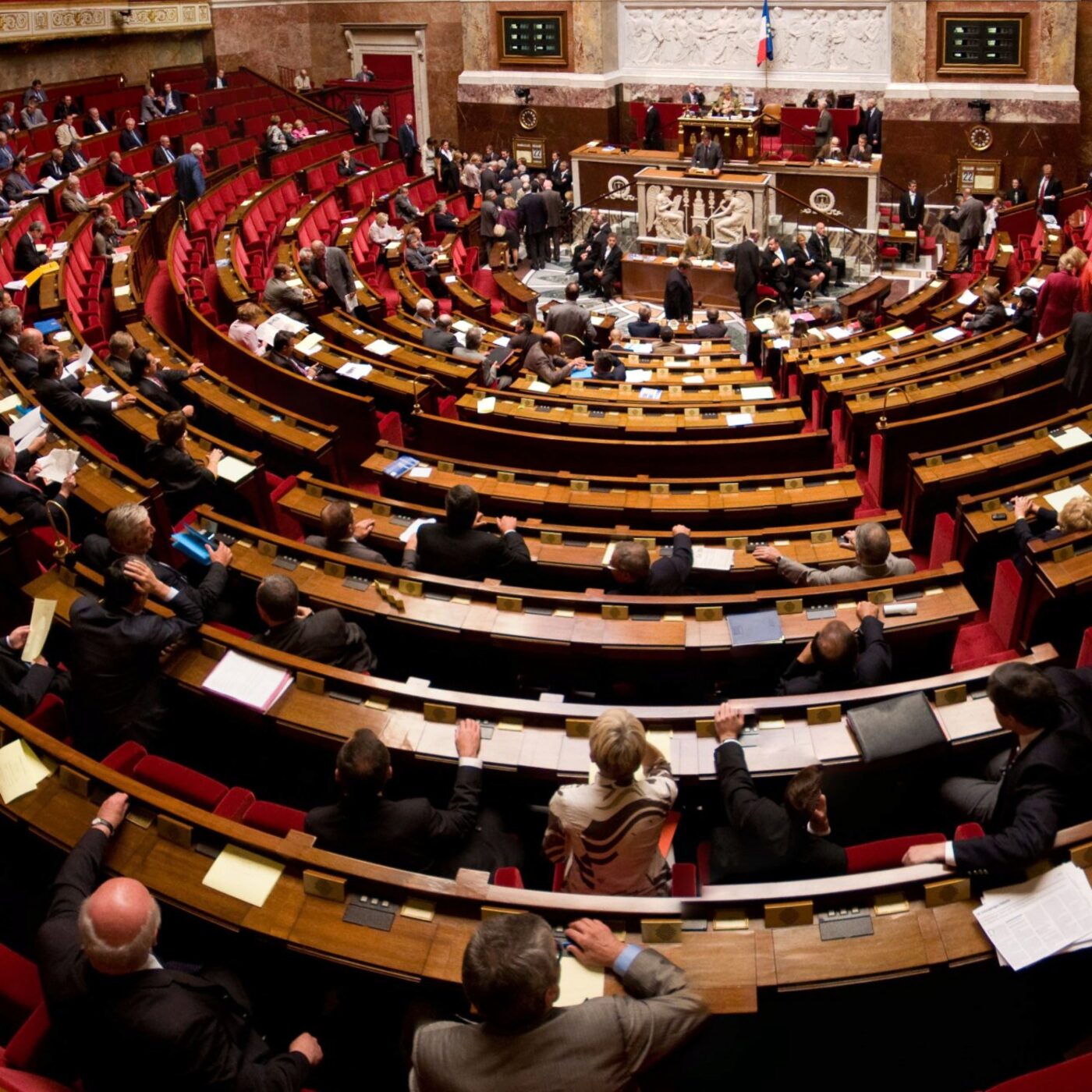 Démission d'Emmanuel Macron ? "La question se pose" pour le député LR de l'Ain Xavier Breton episode artwork