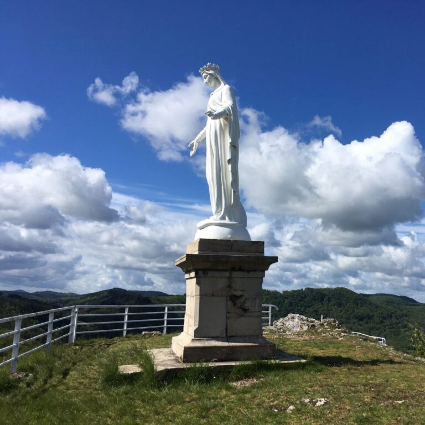 Les cent ans de la réinstallation de la Madone de Saint-Laurent-la-Roche episode artwork