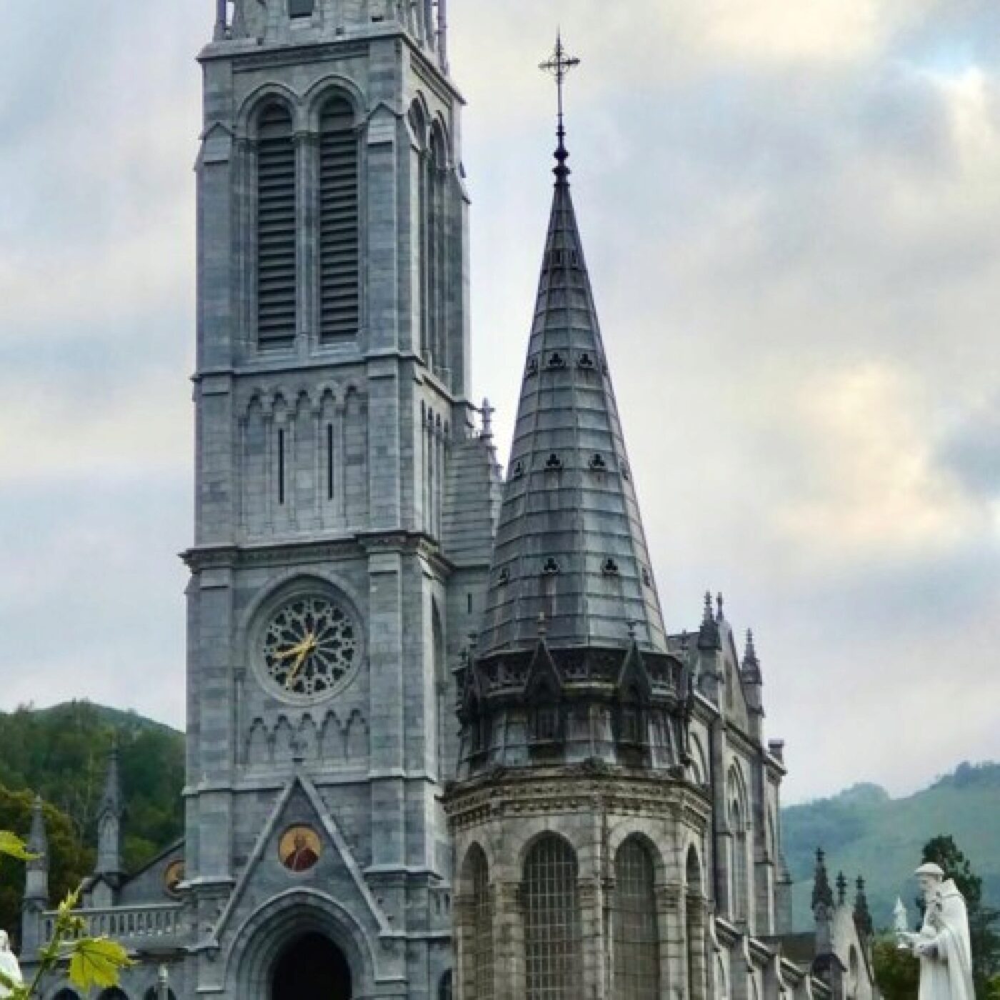 Avec les sacristains, dans les coulisses du sanctuaire de Lourdes