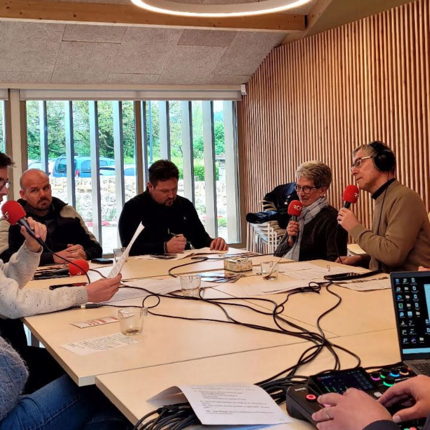 En direct de l'Orée de Cervières, à la découverte de la broderie au fil d'or episode artwork