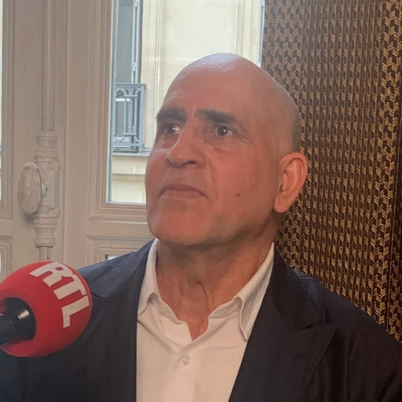 Accusé d'avoir recruté des mannequins pour Jeffrey Epstein, Daniel Siad sort du silence episode artwork