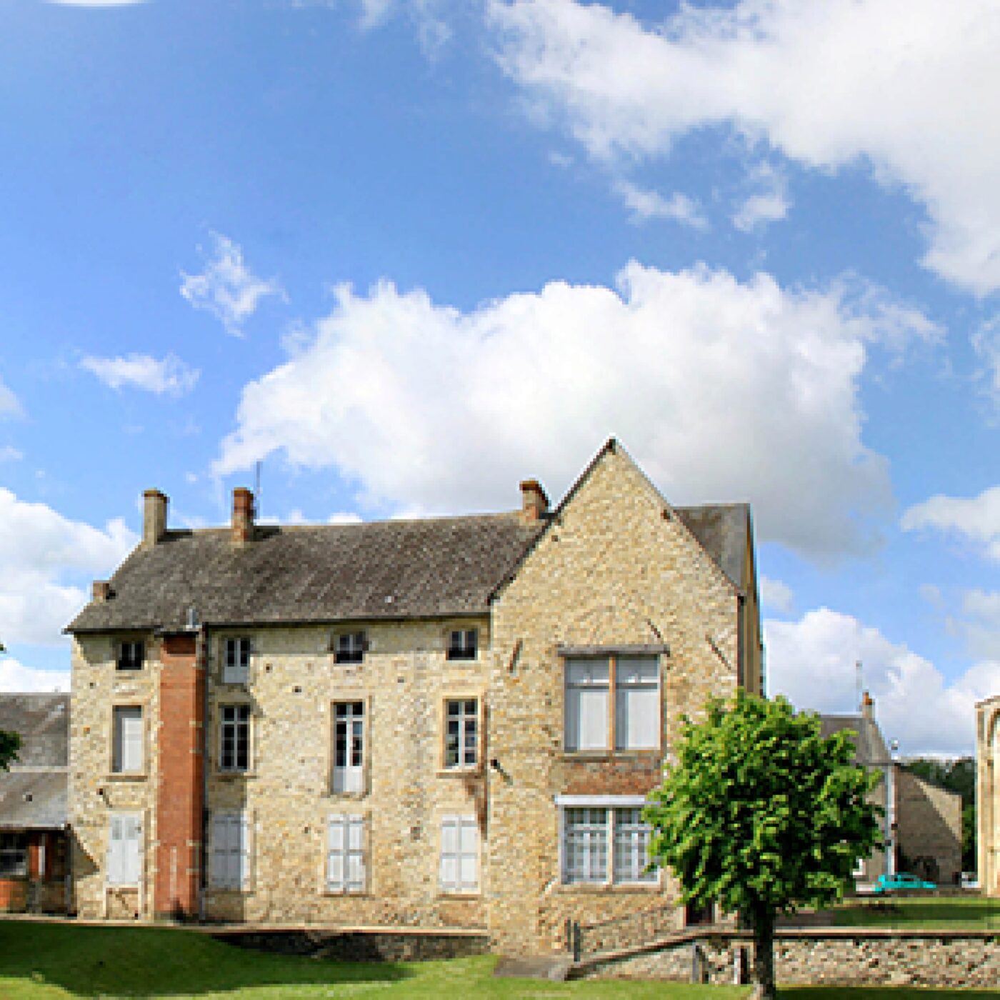 Cet été, n'oubliez pas de vous rendre au Musée de l'abbaye de Déols ! episode artwork