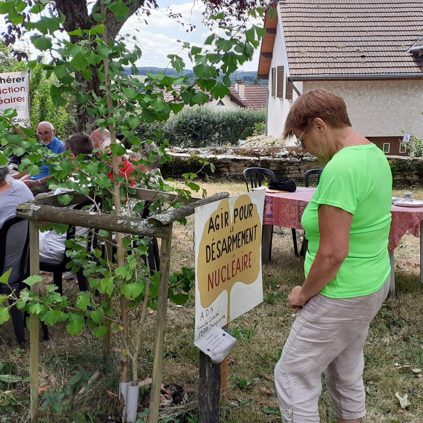 Les participants du défi « Pédalons pour la paix » de passage à Dampierre episode artwork