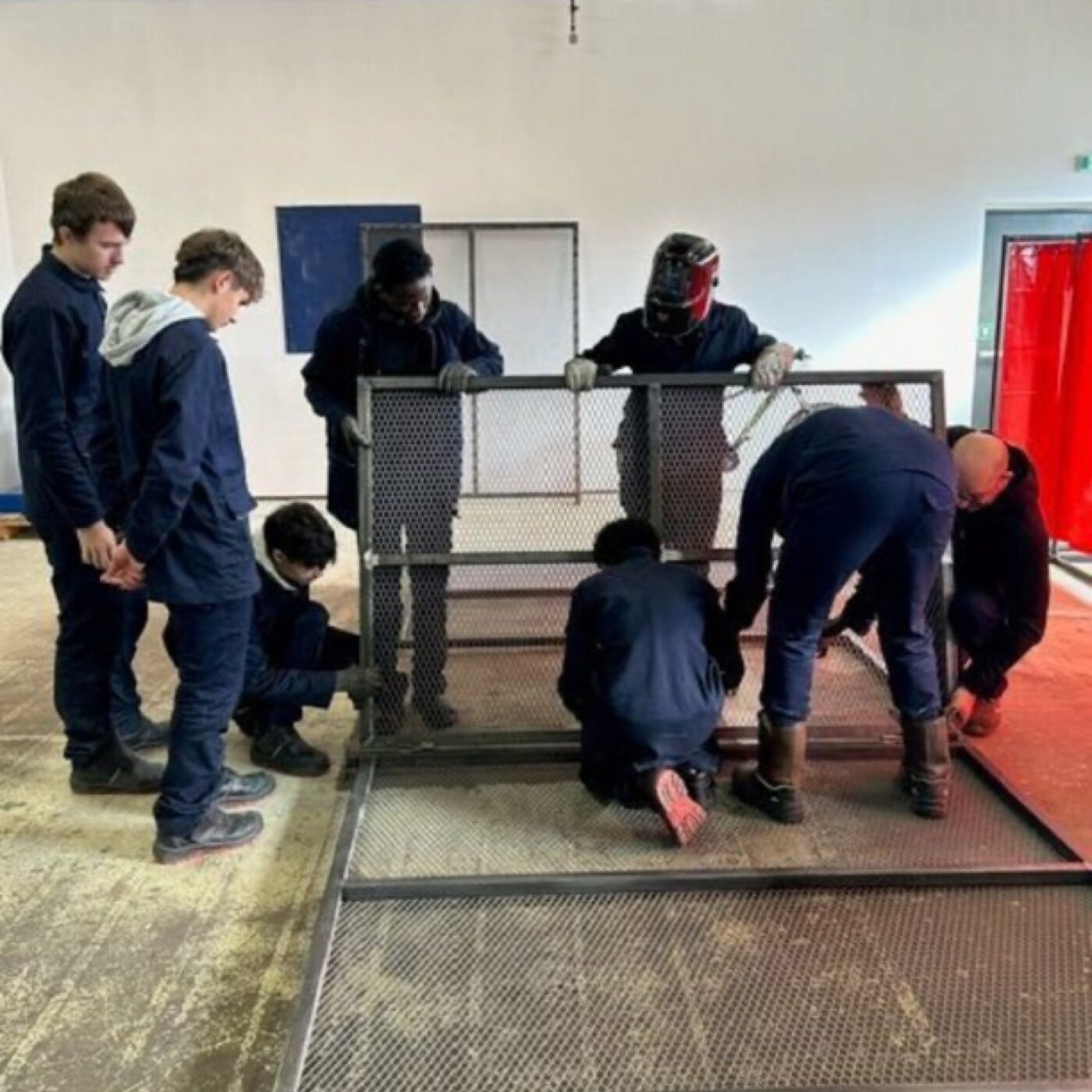 Ecole de production Fer ensemble pour former des jeunes à la chaudronnerie episode artwork