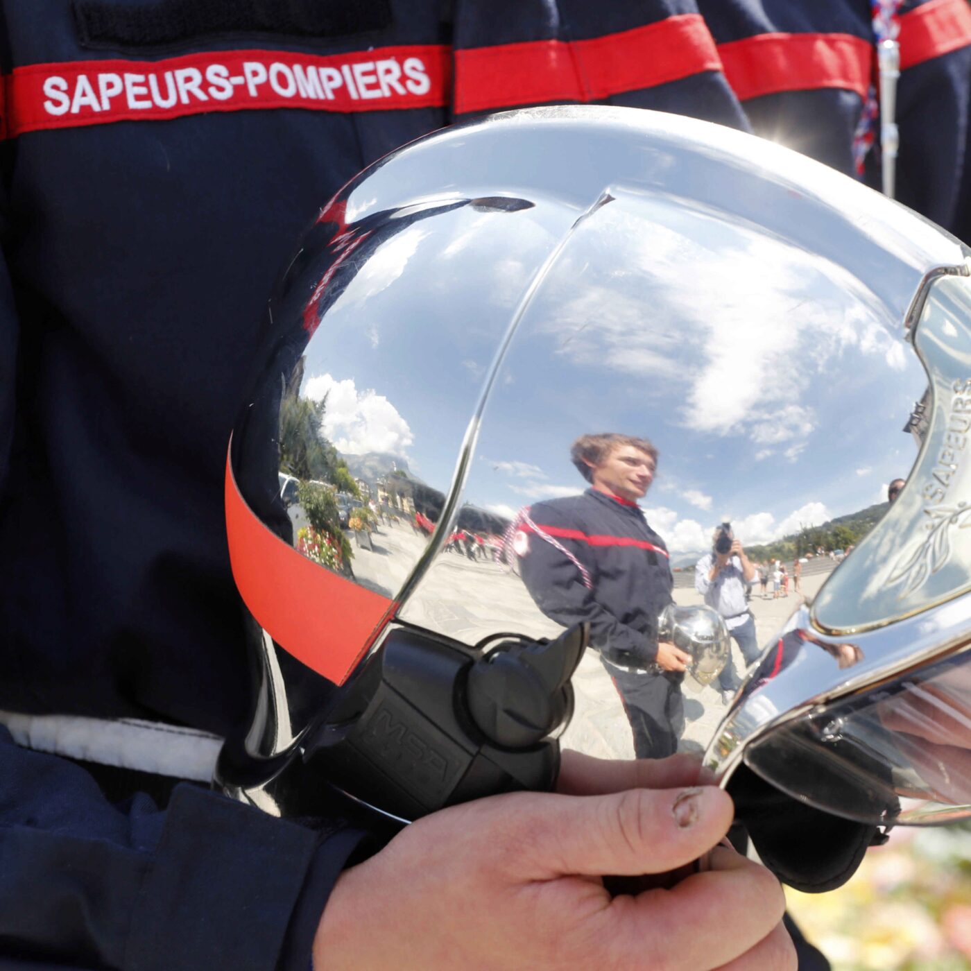 "On pallie aux carences du système de santé" : l'épuisement des pompiers en Savoie episode artwork