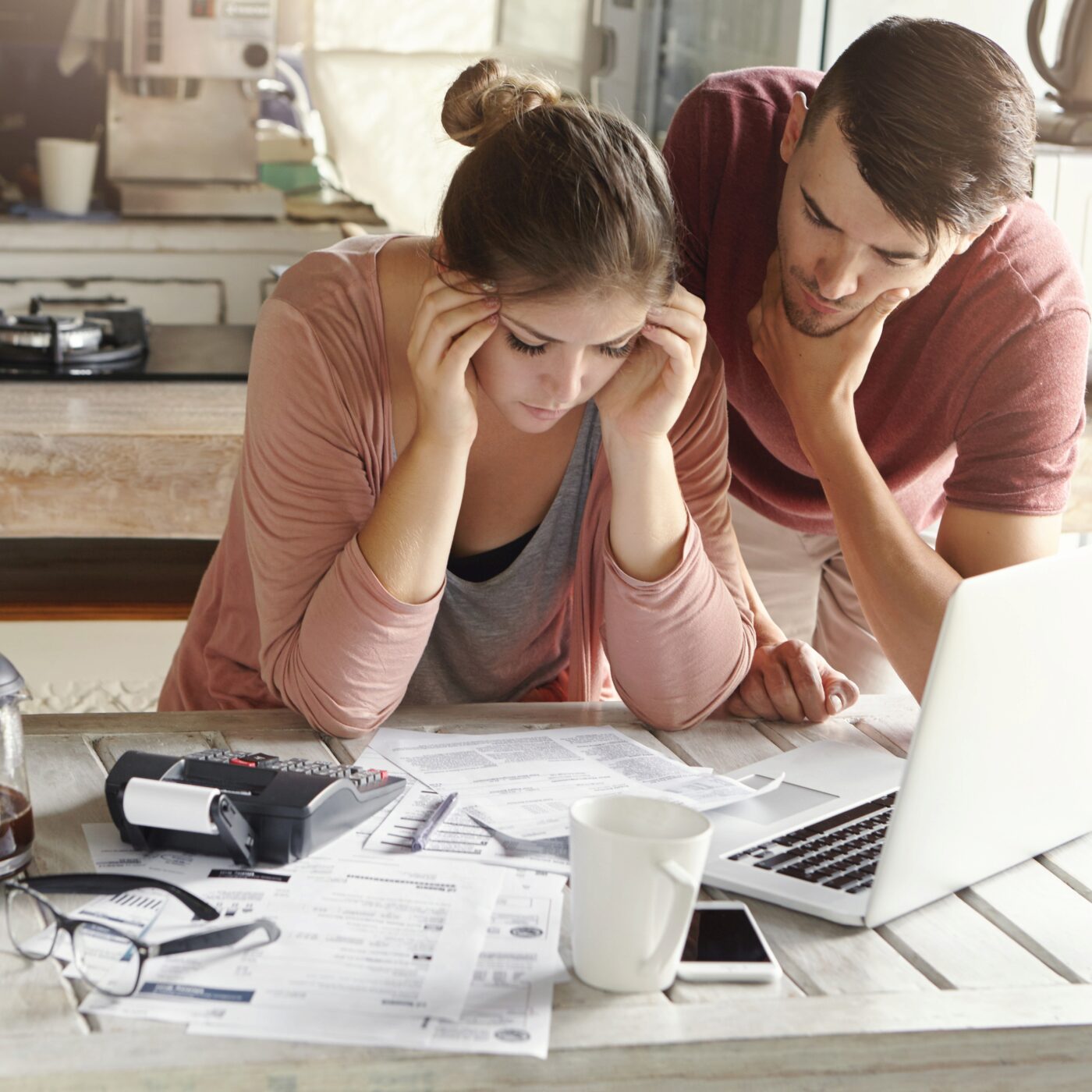 Surendettement : comprendre les dangers du crédit à la consommation Surendettement : comprendre les dangers du crédit à la consommation