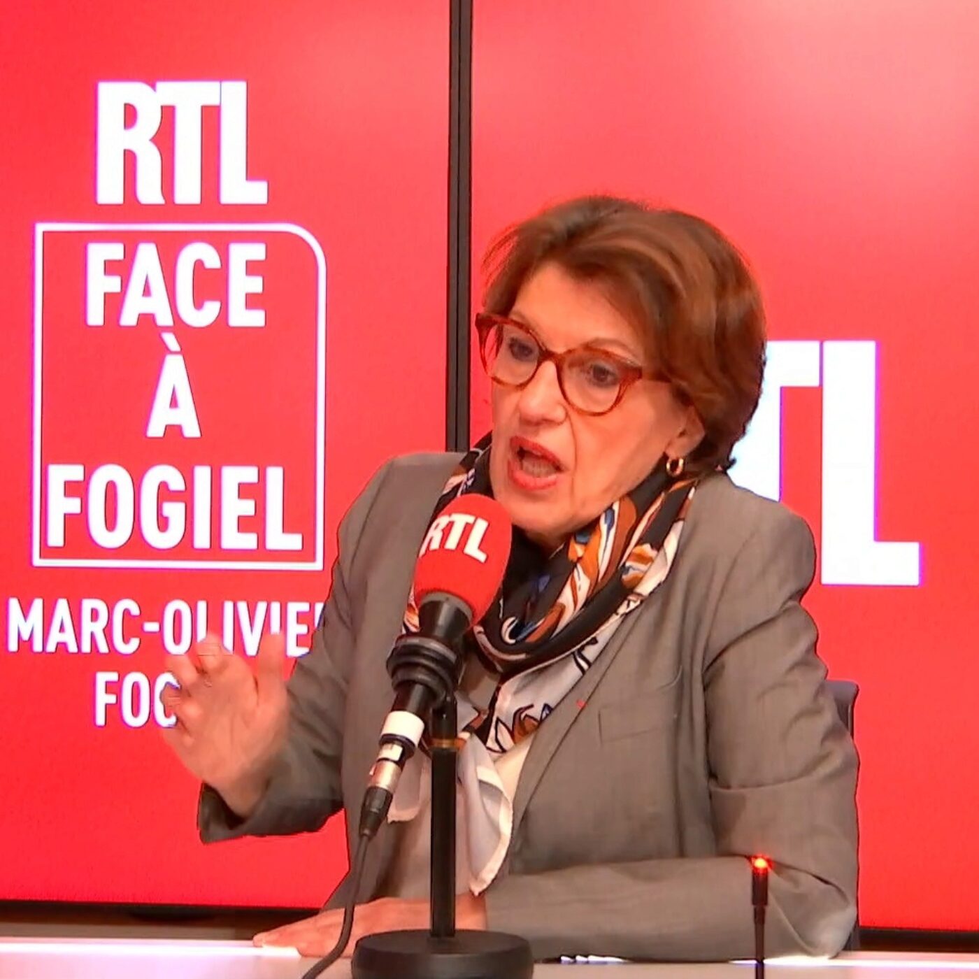 La ministre de l'Agriculture Annie Genevard annonce sur RTL que la France va avoir "900.000 doses de vaccins" jeudi