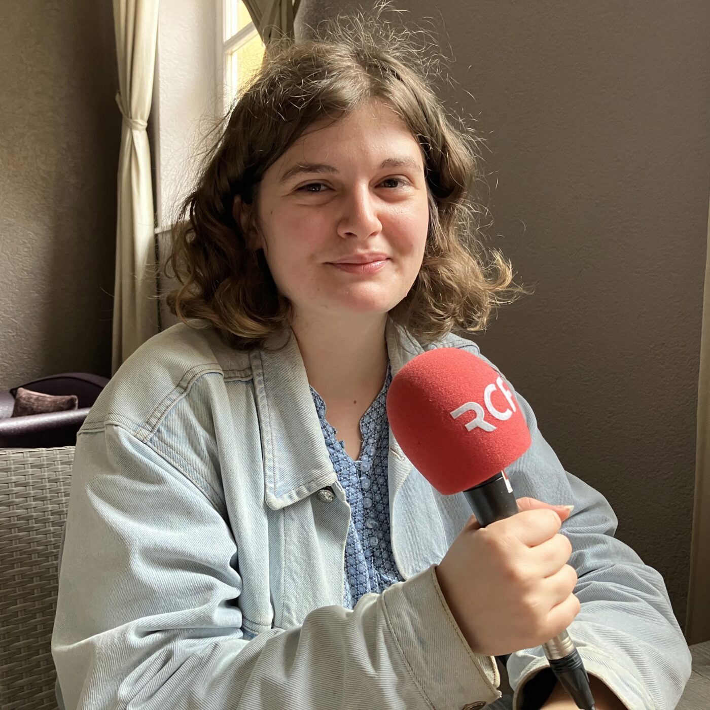 Camille Aubourg a suivi le pape Francois à Luxembourg le 26 septembre episode artwork