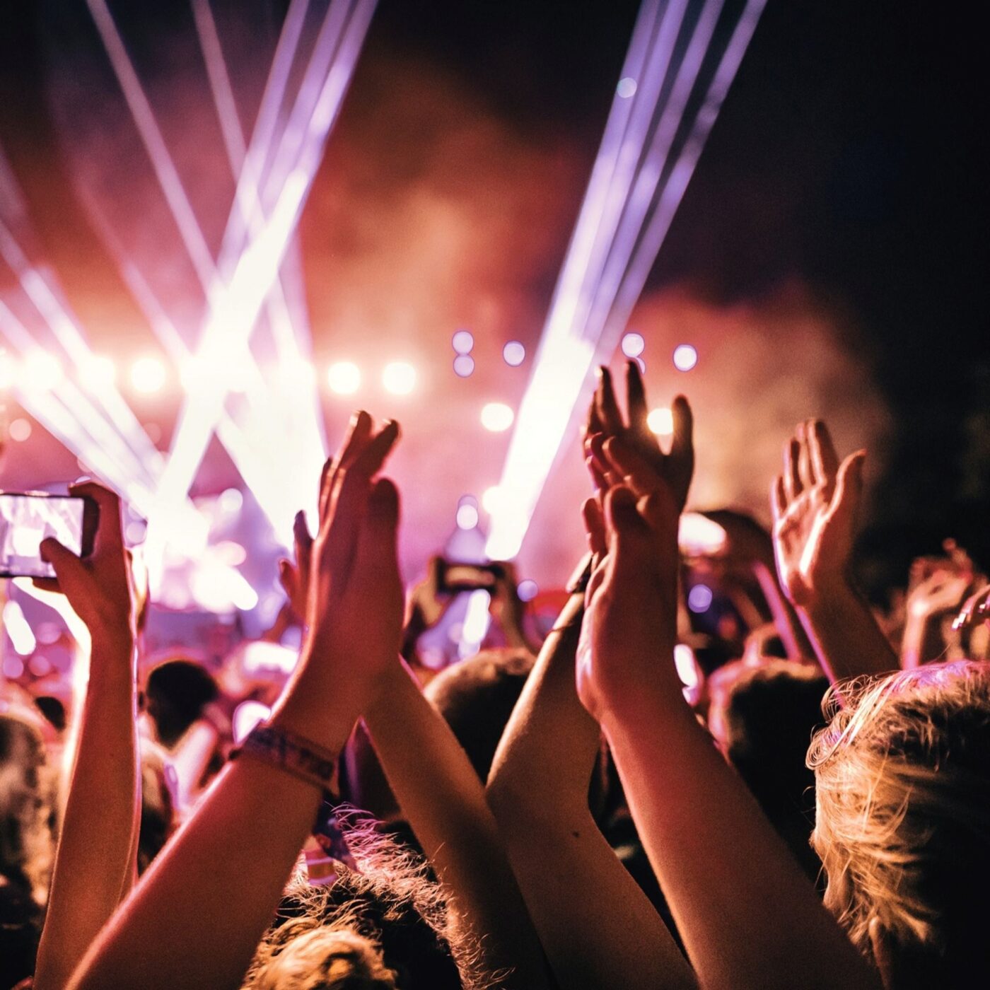 Pourquoi applaudit-on, que dit la science de ces battements des mains ?