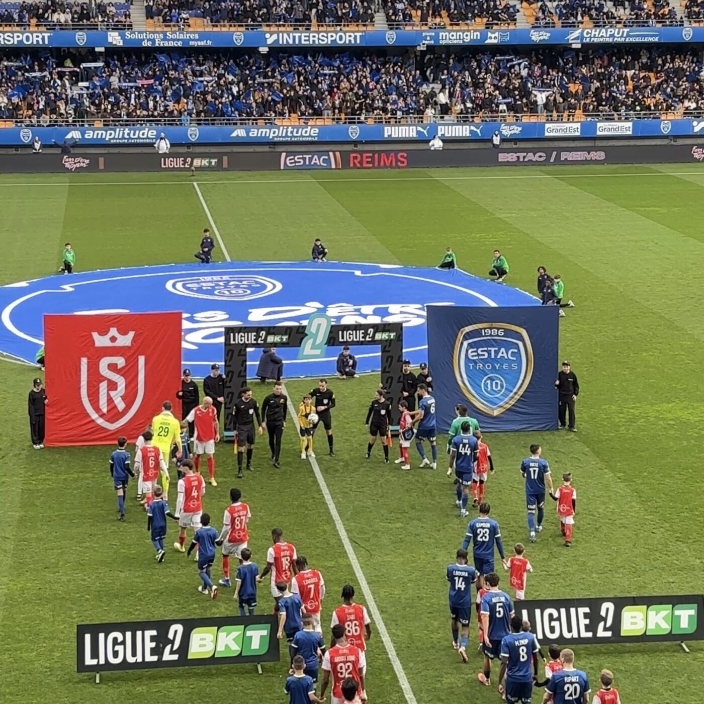 Troyes renverse Reims et consolide sa place de leader dans un derby intense episode artwork