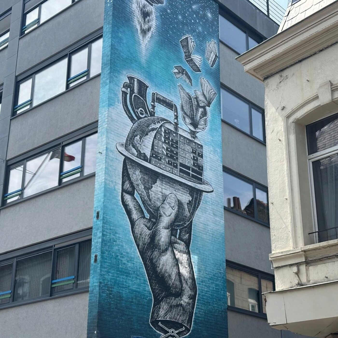 Mons vaut vraiment le Détour (1) :  Pas de bobard, beffroi montois et le Mundaneum ancêtre de Google