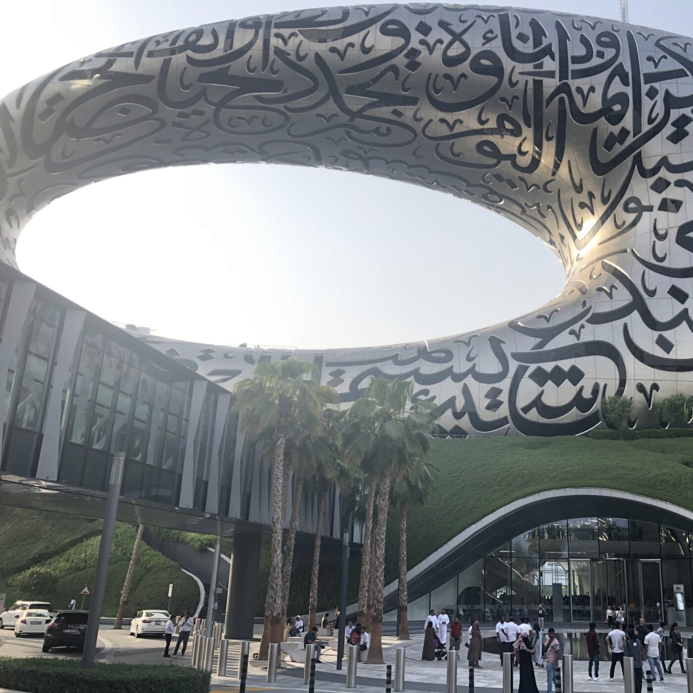 Aux Emirats arabes unis, à Dubaï, retour vers le futur episode artwork