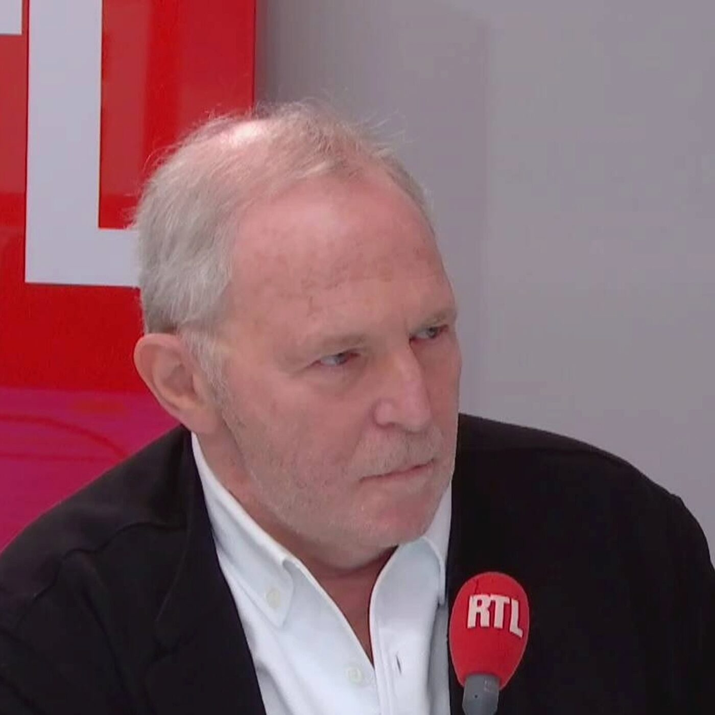"Monsieur Trump ne gouverne pas l'Europe et il faudra qu'il s'y fasse" : Bernard Guetta fulmine contre l'administration Trump episode artwork