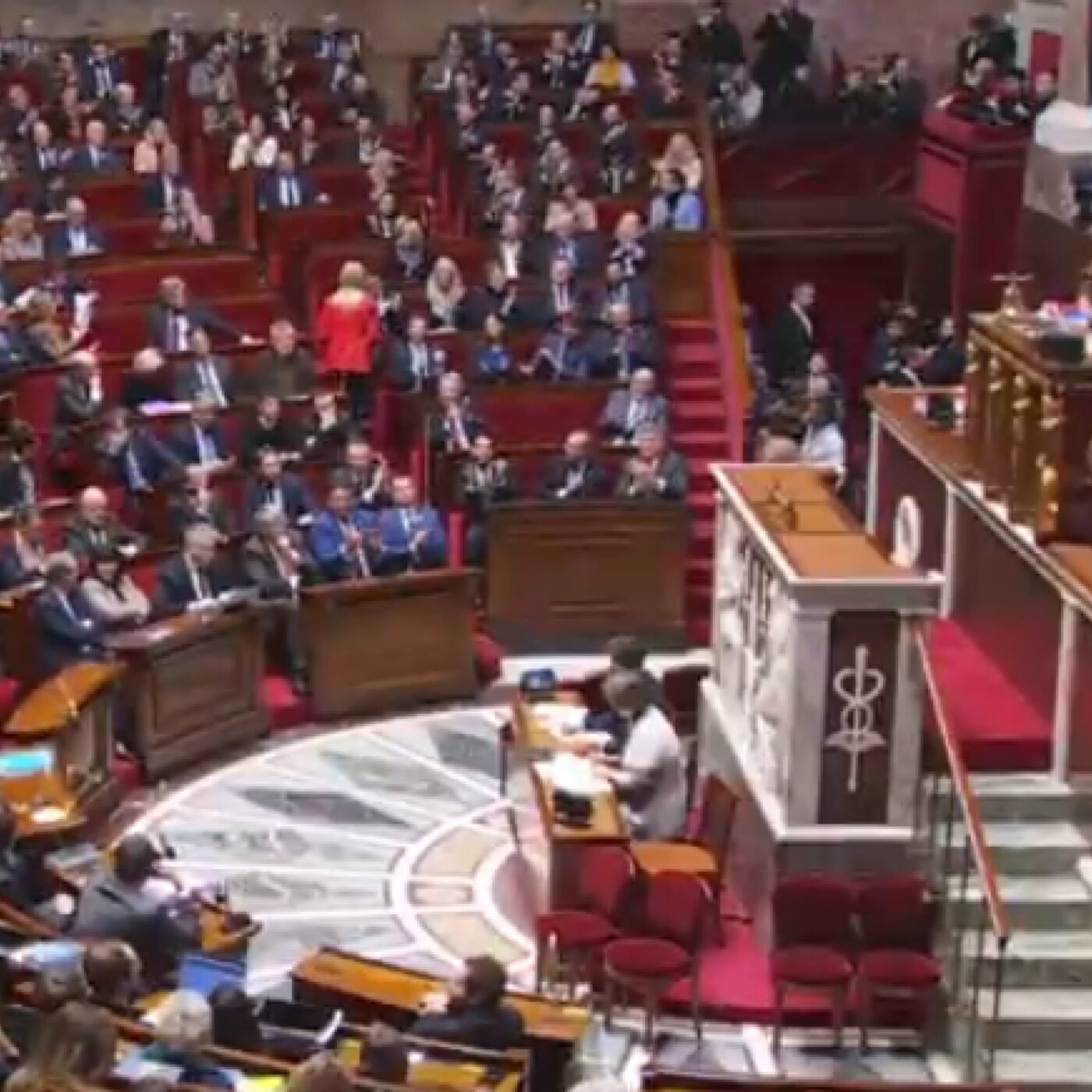 Le projet de loi immigration arrive à l'Assemblée nationale episode artwork