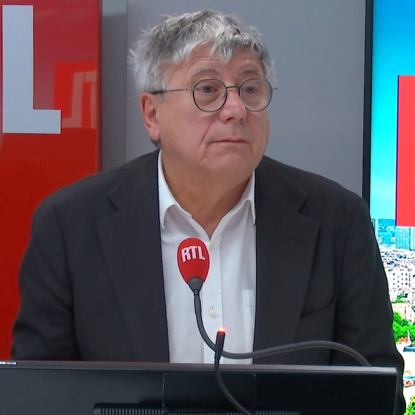 "Là, ce n'est pas un drame" : sur RTL, Éric Coquerel estime que "la situation ne va pas devenir catastrophique parce qu'il y a une loi spéciale" sur le budget "Là, ce n'est pas un drame" : sur RTL, Éric Coquerel estime que "la situation ne va pas devenir catastrophique parce qu'il y a une loi spéciale" sur le budget