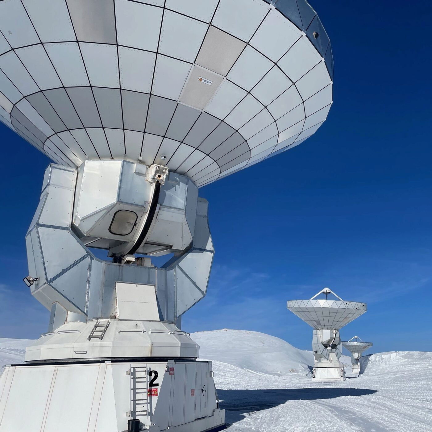 La science-fiction dans les Hautes-Alpes : Bure et ses coupoles tournées vers les étoiles