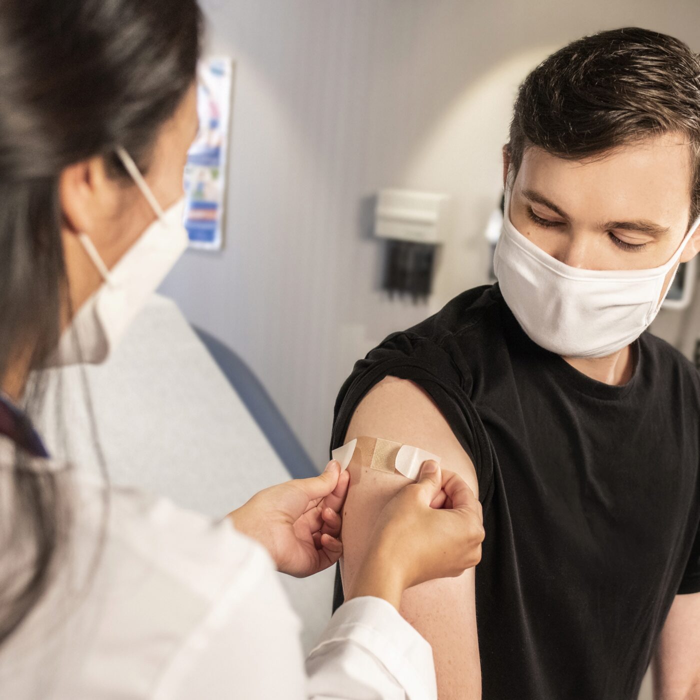 La vaccination en questions : pourquoi le vaccin contre le Covid-19 divise les catholiques ? 1/5 episode artwork