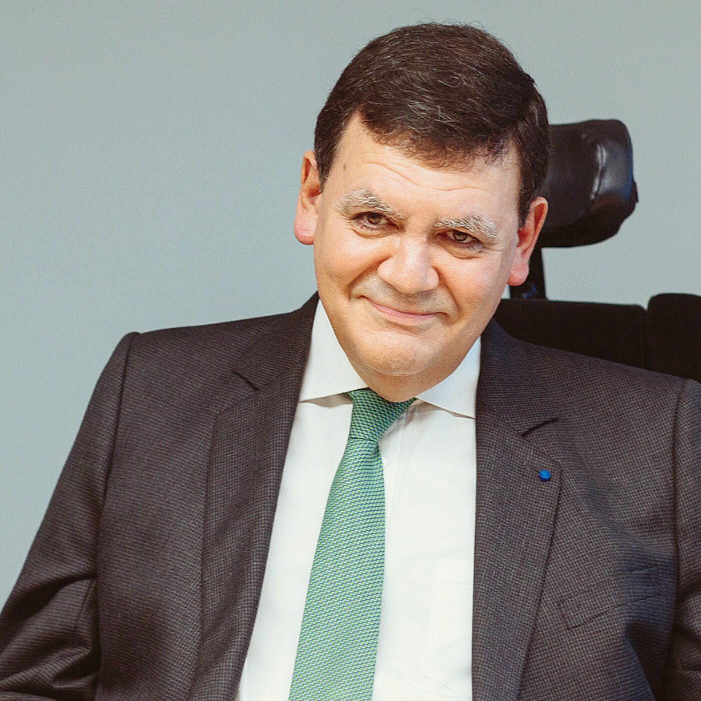 ÉRIC MOLINIE, le parcours d'un homme chrétien, engagé, myopathe et VIVANT