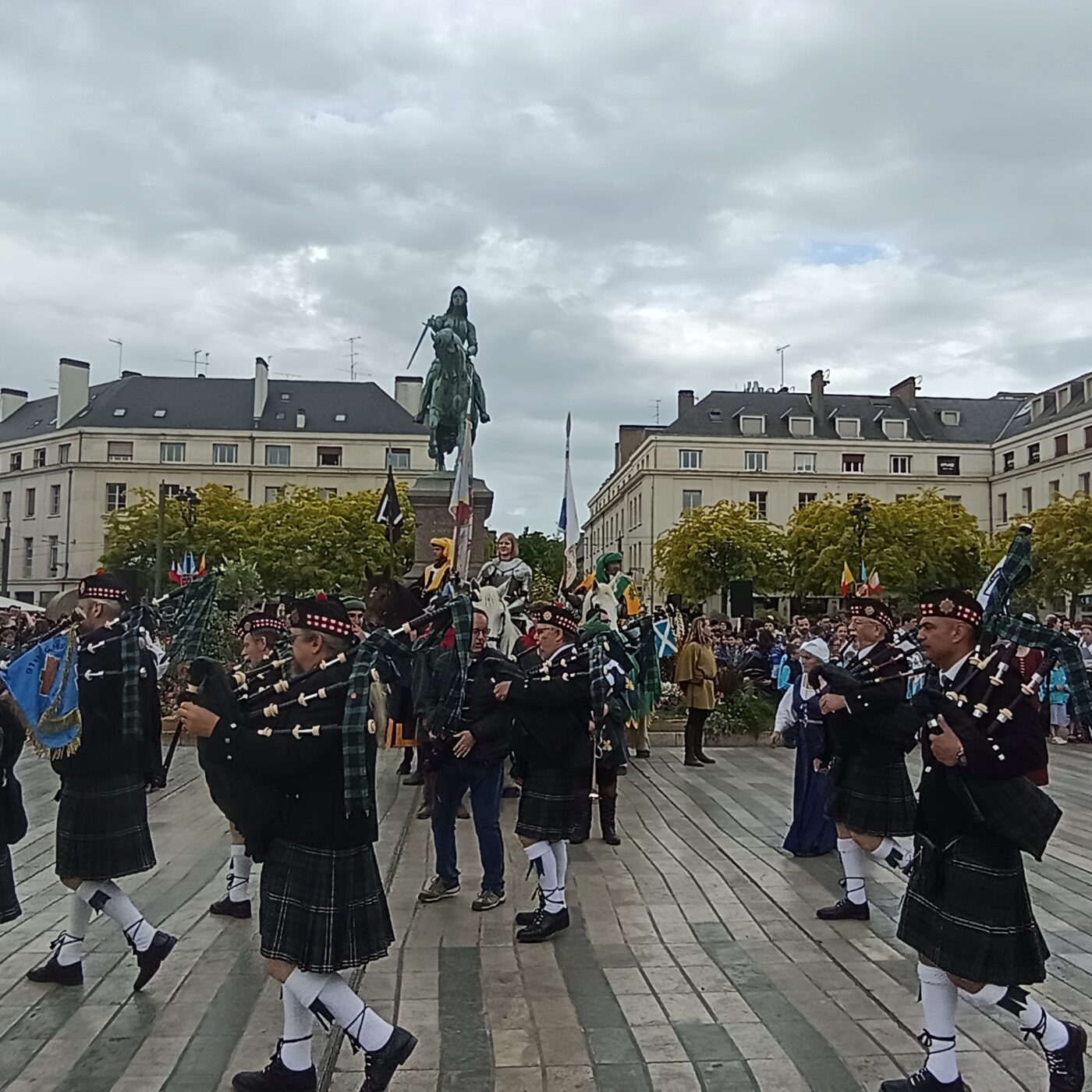 L'association Auld Alliance se mobilise pour les fêtes de Jeanne d'Arc episode artwork