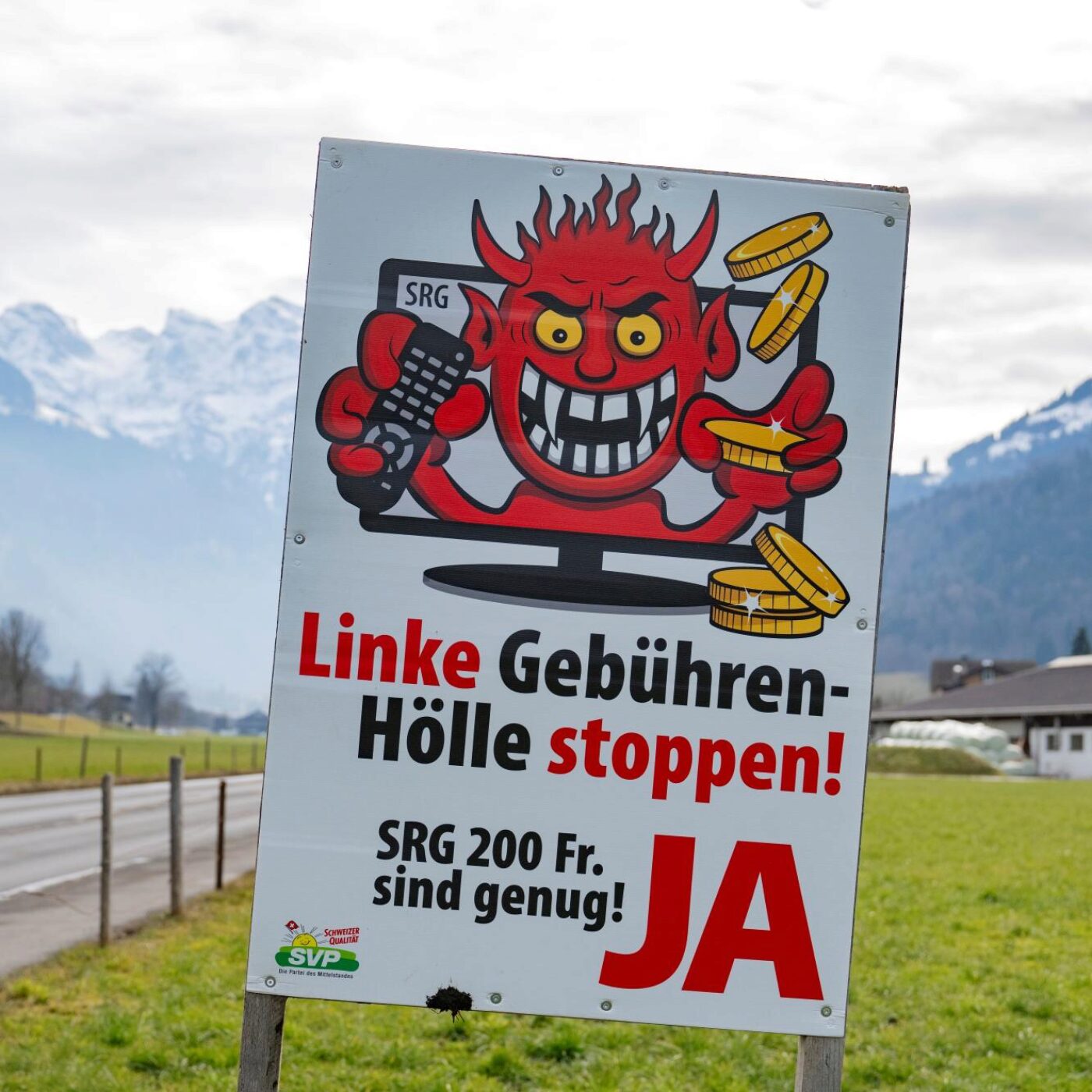 Audiovisuel public 2/5 - Résiste, prouve que tu es Schwyz Audiovisuel public 2/5 - Résiste, prouve que tu es Schwyz