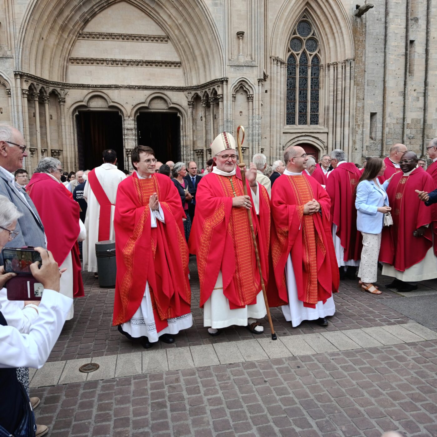 Ordination presbytérale de Julien Houchard et Wilfried Thonet - émission spéciale episode artwork