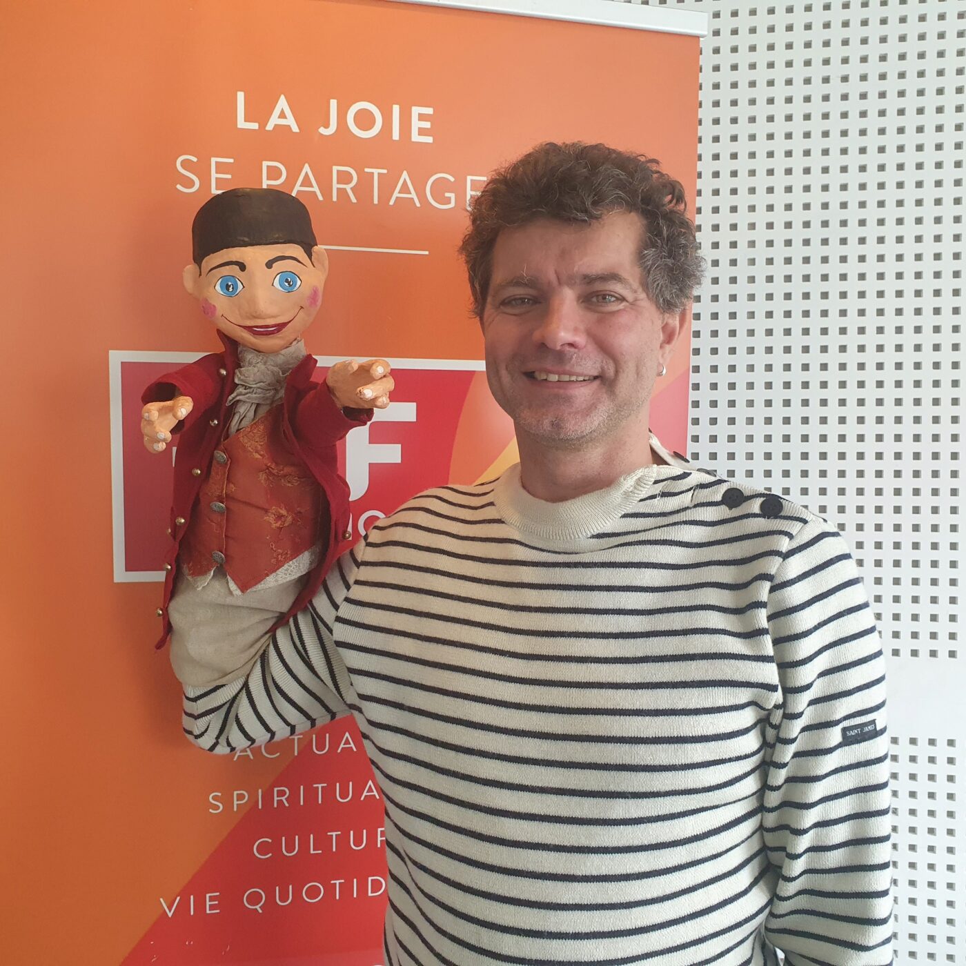 Sébastien Kempenaers, théâtre royal Les coeurs de bois :Guignolet au parc" episode artwork