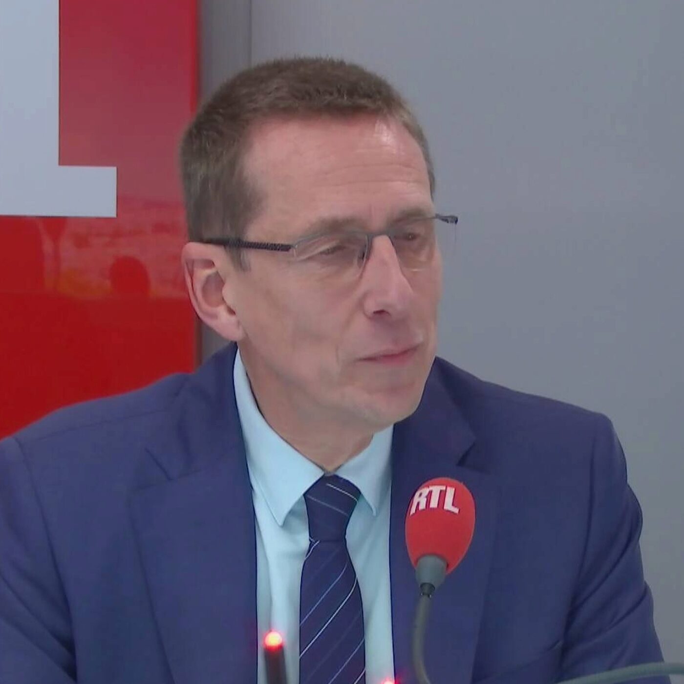 "Des jours d'une rare intensité" : dix ans après, Philippe Chadrys, ex-responsable de la sous-direction antiterroriste, revient sur les attentat du 13 Novembre episode artwork