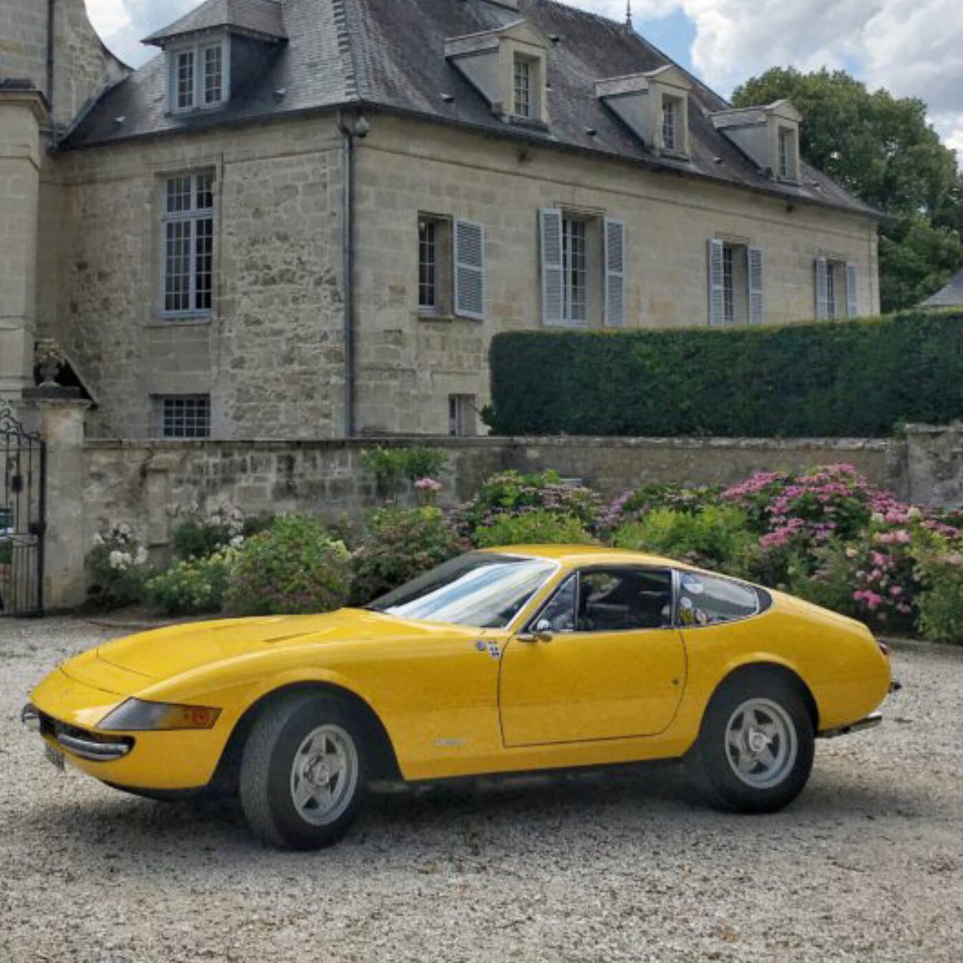 episode cover FERRARI 365 GTB/4 « Daytona » La fastback à queue « Kamm » de Leonardo Fioravanti