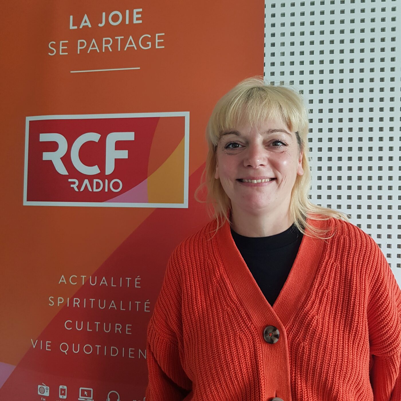 Julie Duroisin pour “84 minutes d’amour avant l’apocalypse”  au Marni episode artwork