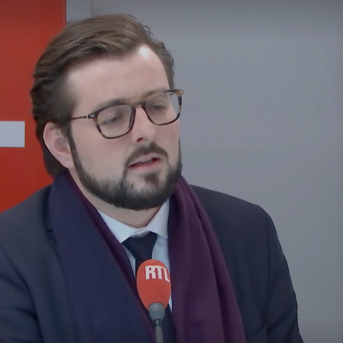 Philippe Brun, député PS, donne les directions de son parti pour le Budget 2026 episode artwork