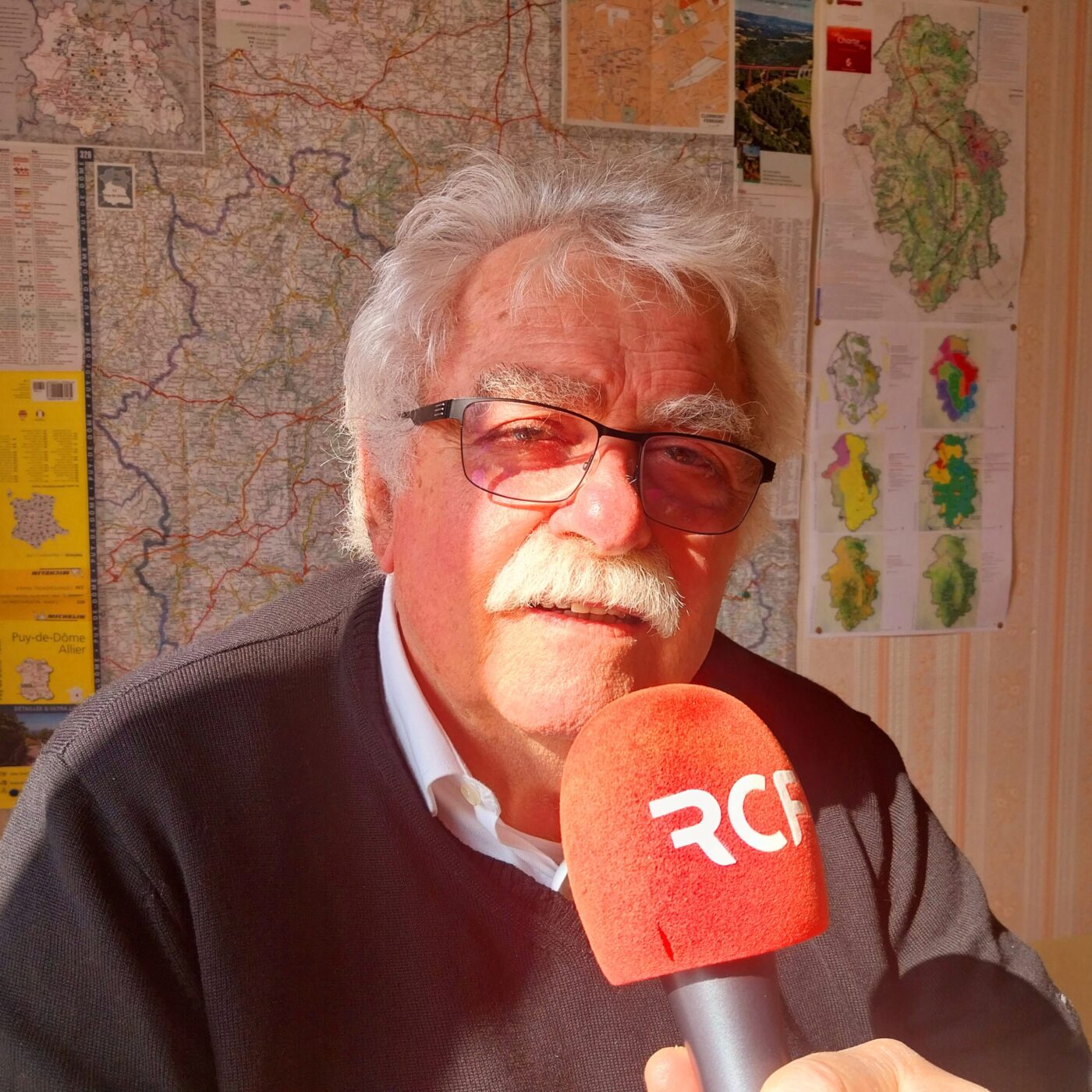 André Chassaigne sort un livre autour de la religion episode artwork