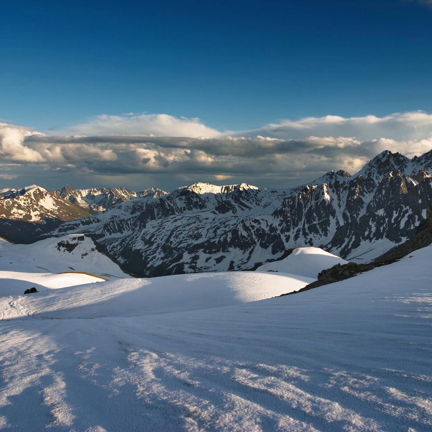 Sibérie, Horizon Afrique et la science en chanson
