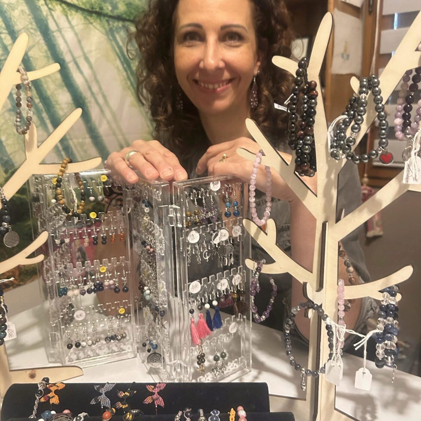 Sophie Wojcika : sa passion des pierres a fait d'elle une créatrice de bijoux episode artwork