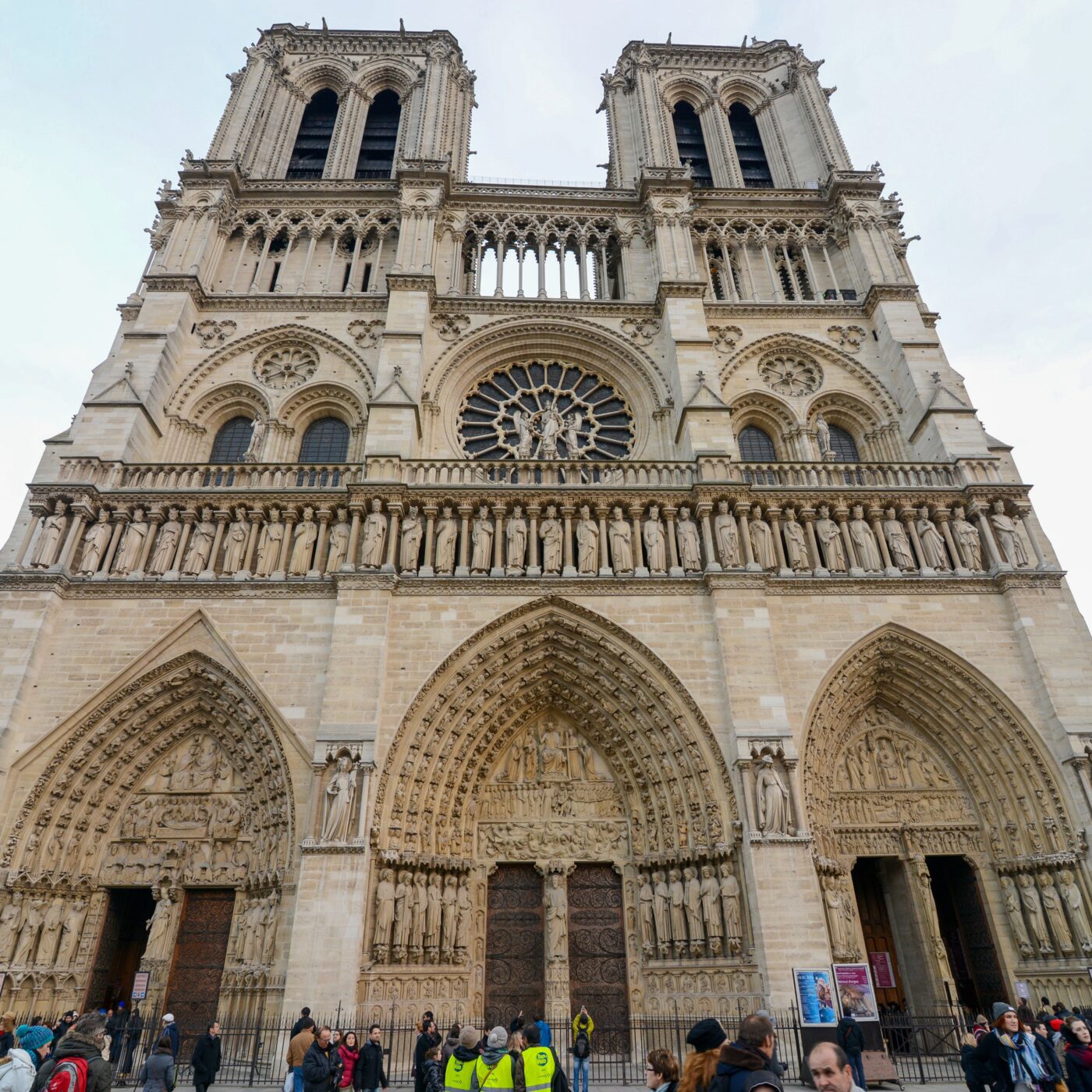 Deux mille pèlerins à Notre Dame de Paris pour la marche St Joseph episode artwork