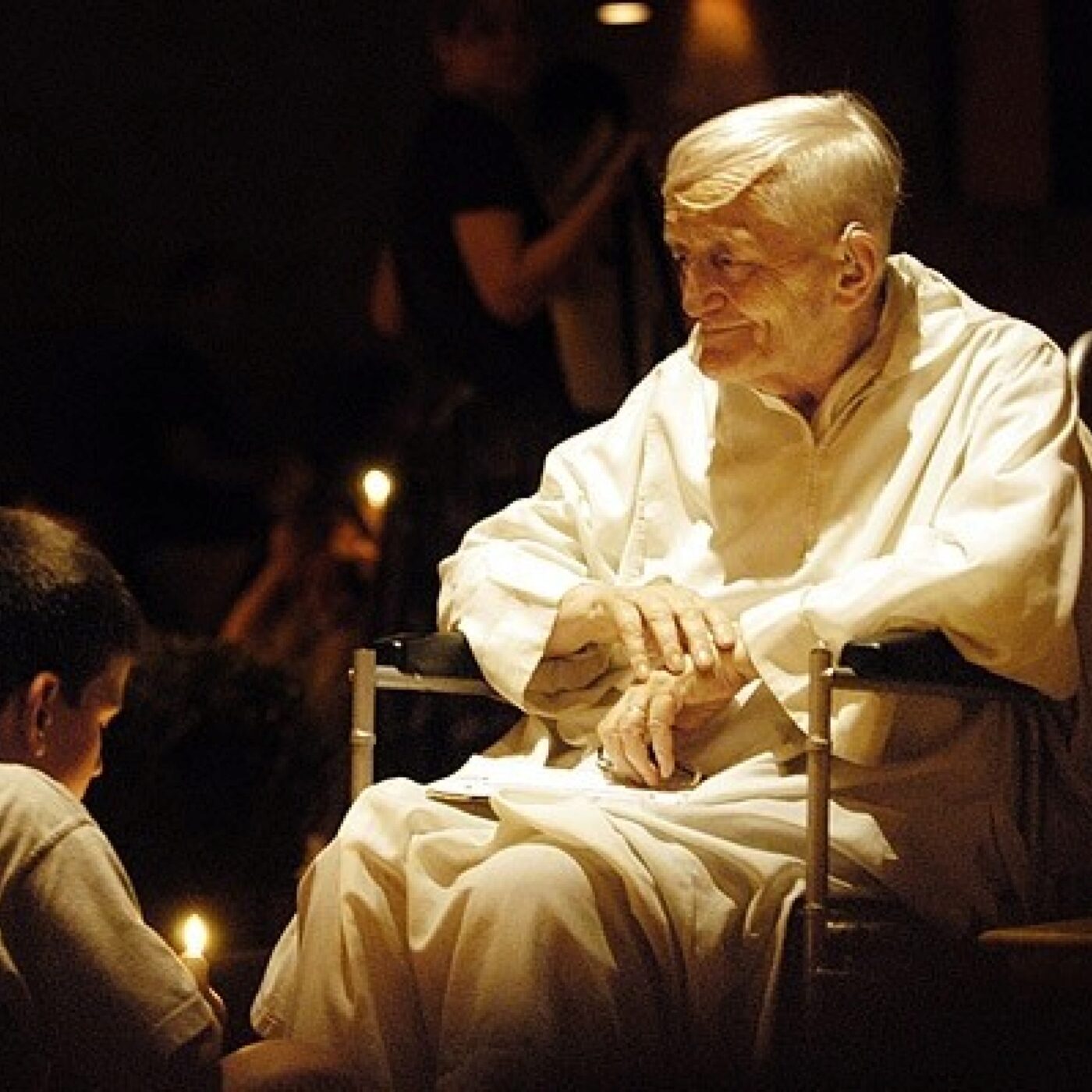 16 août 2005: la mort d'un homme de paix Frère Roger de Taizé episode artwork