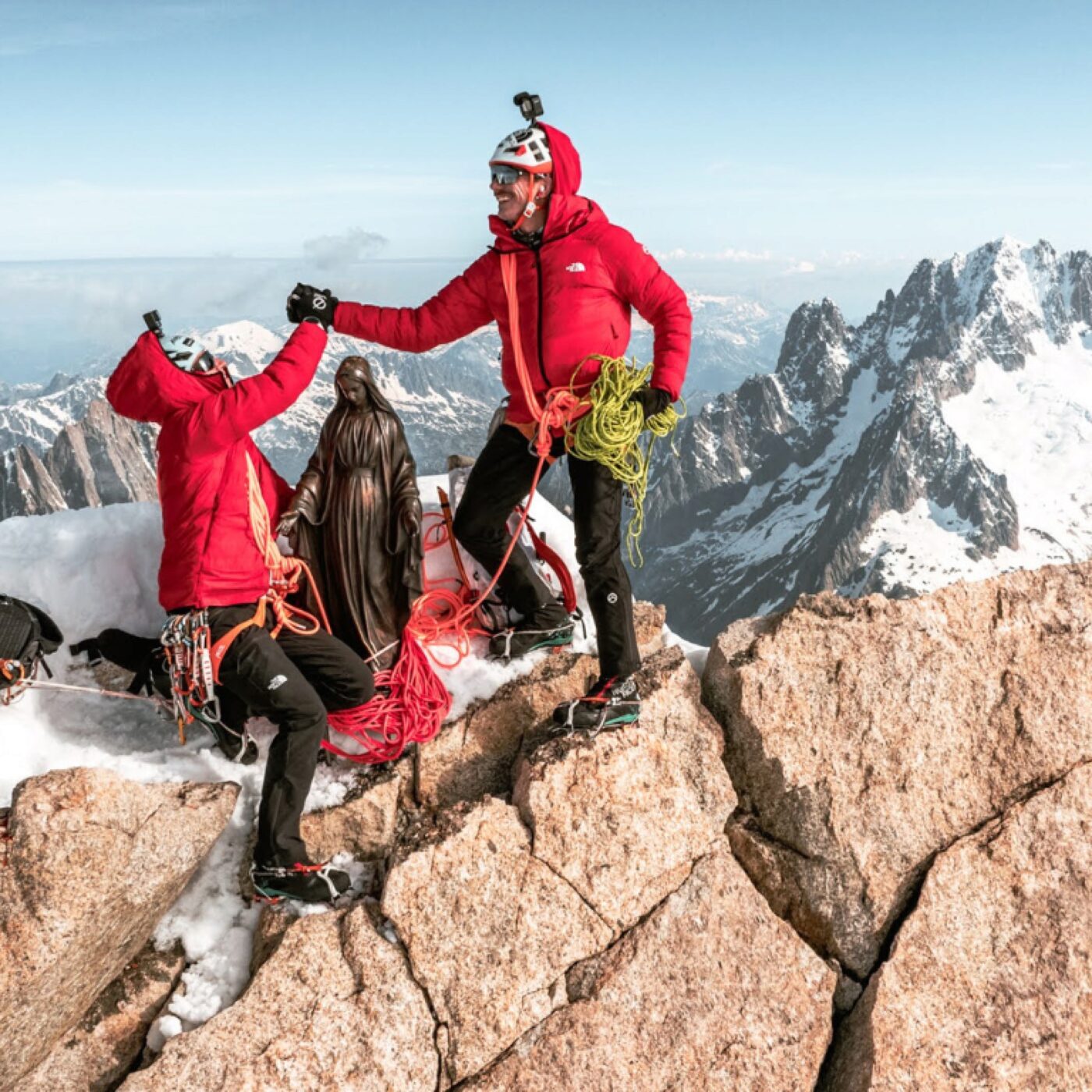 "La Madone" : quand la foi se hisse sur les plus hauts sommets du Mont-Blanc episode artwork