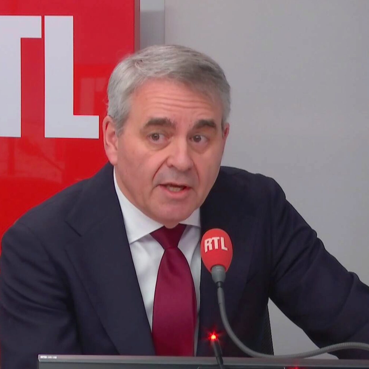 Xavier Bertrand dénonce sur RTL des "profiteurs" de la crise et propose "un plafonnement" des prix episode artwork