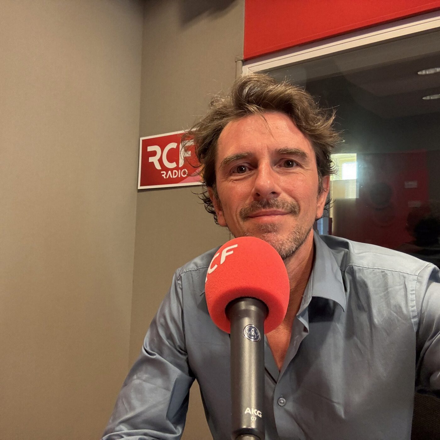 A gauche, Romain Laveau lance sa campagne pour les municipales 2026 episode artwork