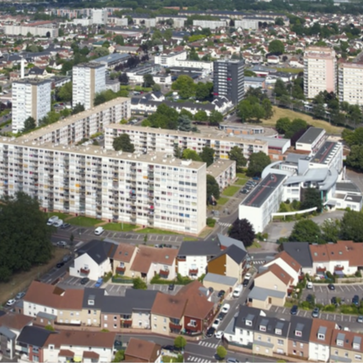 ET VOUS, VOUS HABITEZ OÙ ?
