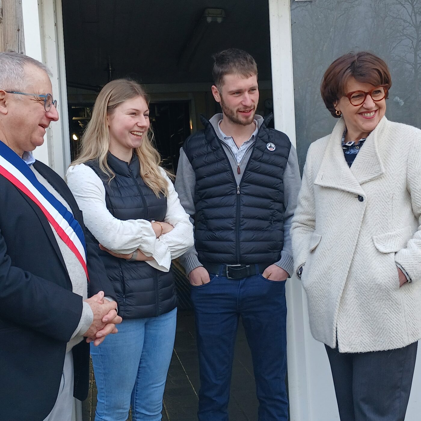 La ministre de l'Agriculture apporte son soutien au Gaec Guenot de Chamblay episode artwork