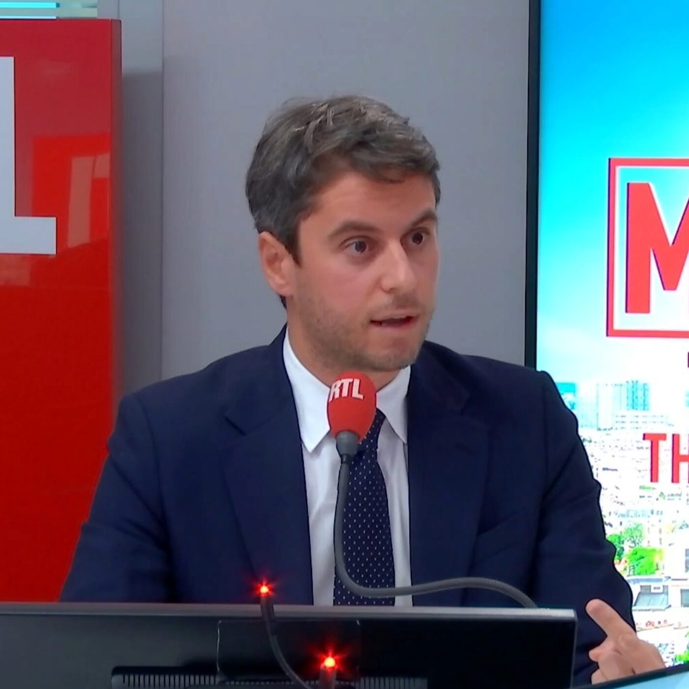 Gabriel Attal : l'interdiction des réseaux sociaux pour les moins de 15 ans "entrera en vigueur le 1er septembre" si le texte est voté Gabriel Attal : l'interdiction des réseaux sociaux pour les moins de 15 ans "entrera en vigueur le 1er septembre" si le texte est voté