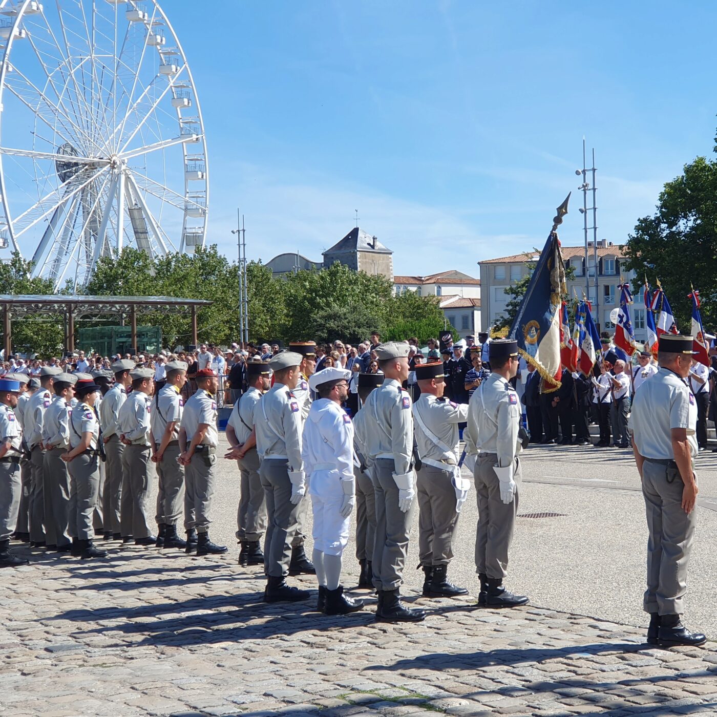 Défilé du 14 juillet à La Rochelle avec le Lieutenant-Colonel DUMAS - 3e RSMV episode artwork