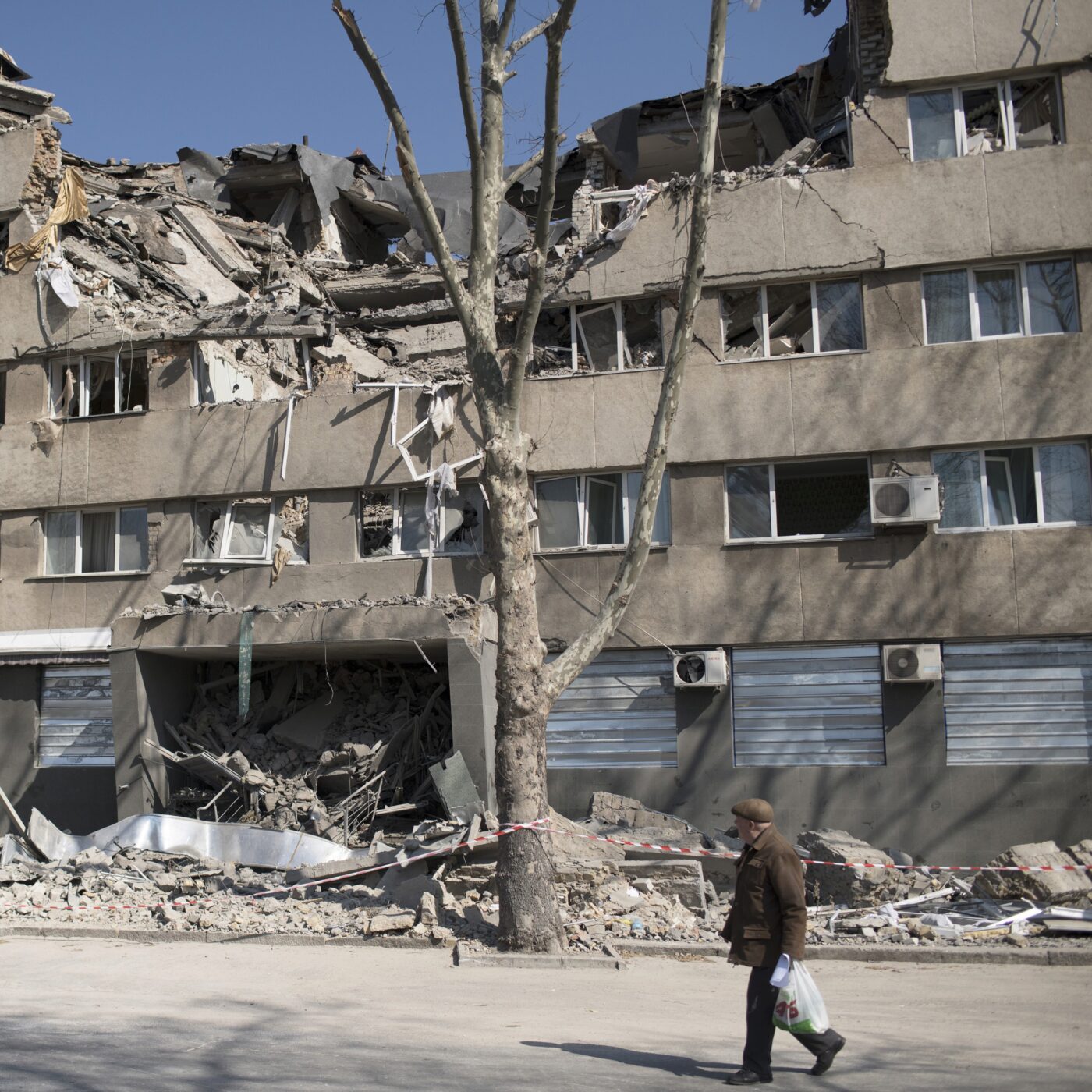 Deux ans de guerre en Ukraine : “On ne peut pas parler de découragement”, affirme Sébastien Gobert