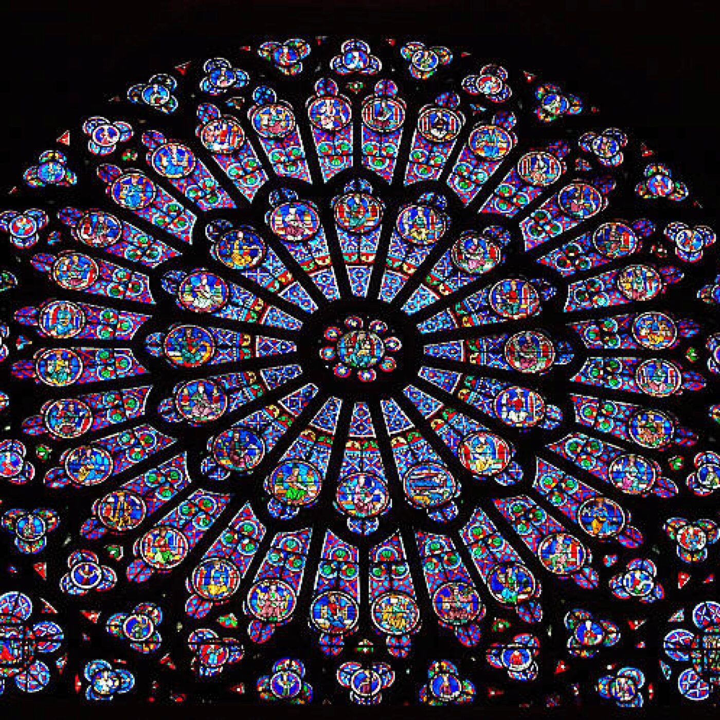 Le projet de vitraux contemporains de Notre Dame de Paris contesté en justice episode artwork