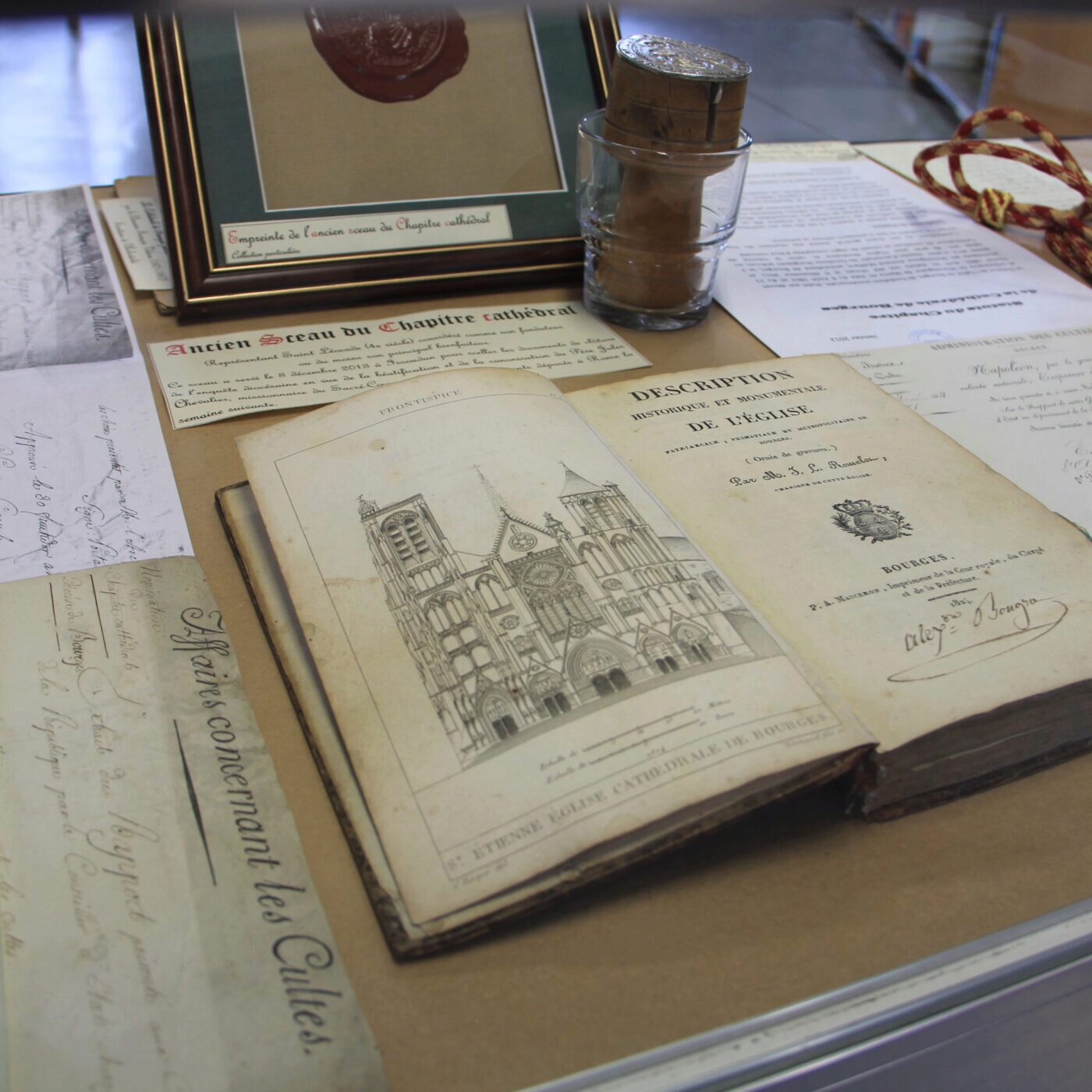 Une exposition autour de la cathédrale de Bourges à la Maison Diocésaine episode artwork